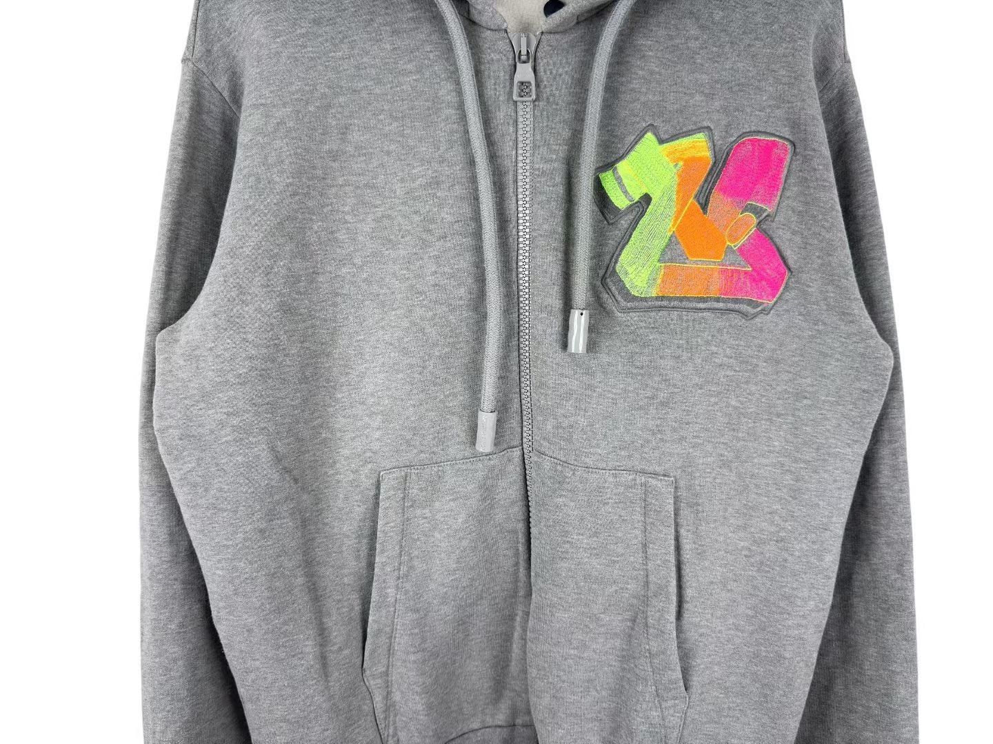 Louis Vuitton Louis Vuitton Gray Neon Embossed Logo Zip Hoodie Size US L / EU 52-54 / 3 - 3 Thumbnail