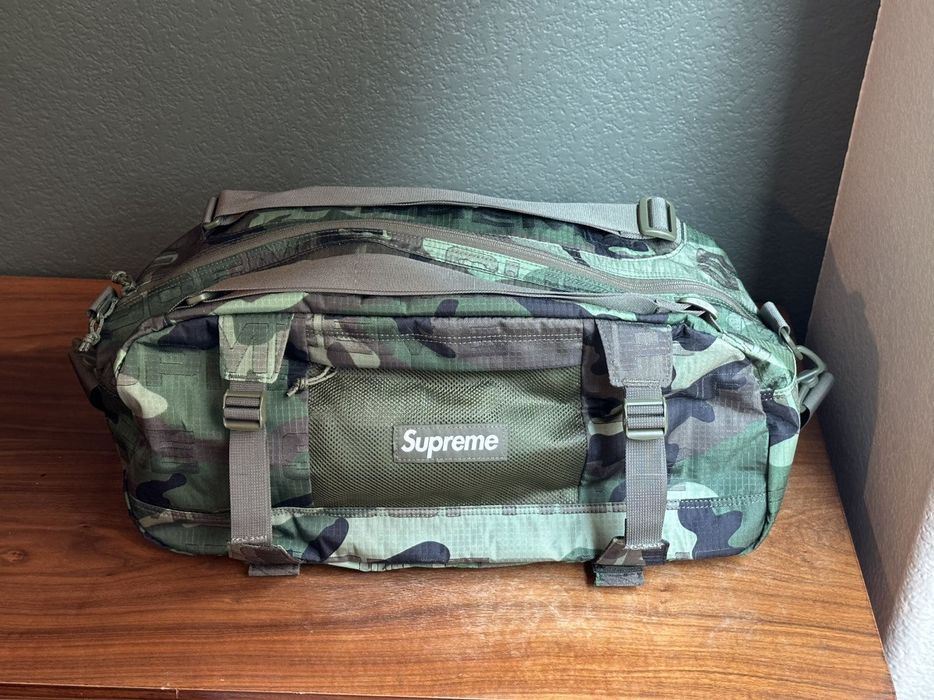 Supreme camo 2024 duffle bag