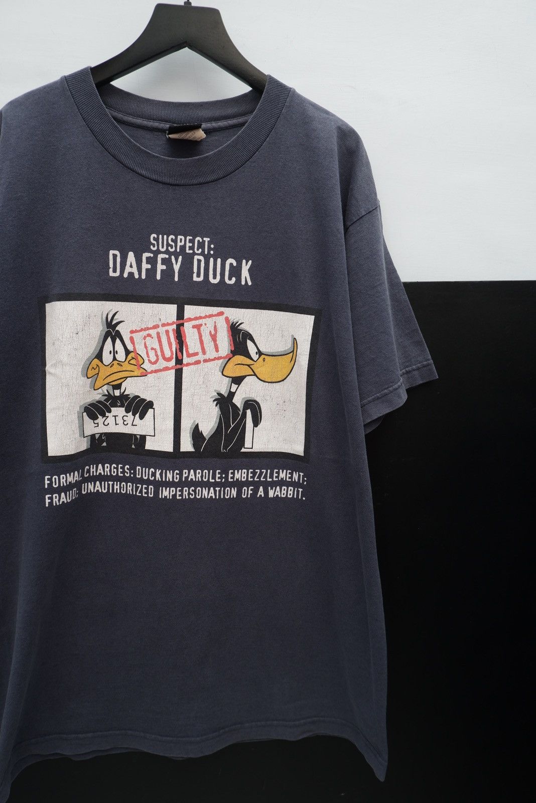 Vintage Vintage Warner Bros Daffy Duck cr 1997 tshirt Size US L / EU 52-54 / 3 - 3 Thumbnail