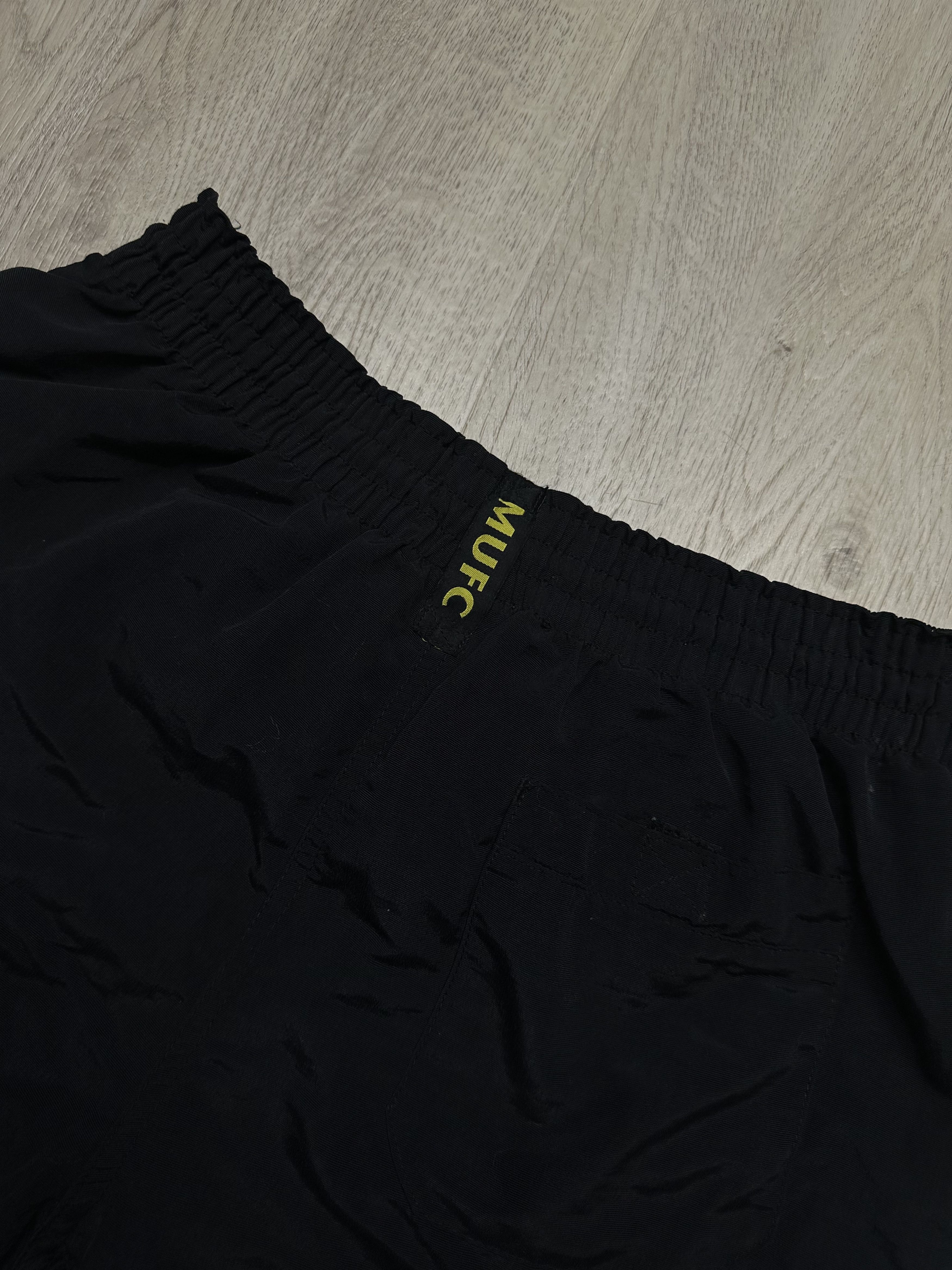 Umbro Umbro Manchester United Vintage Nylon Shorts Size US 28 / EU 44 - 9 Thumbnail