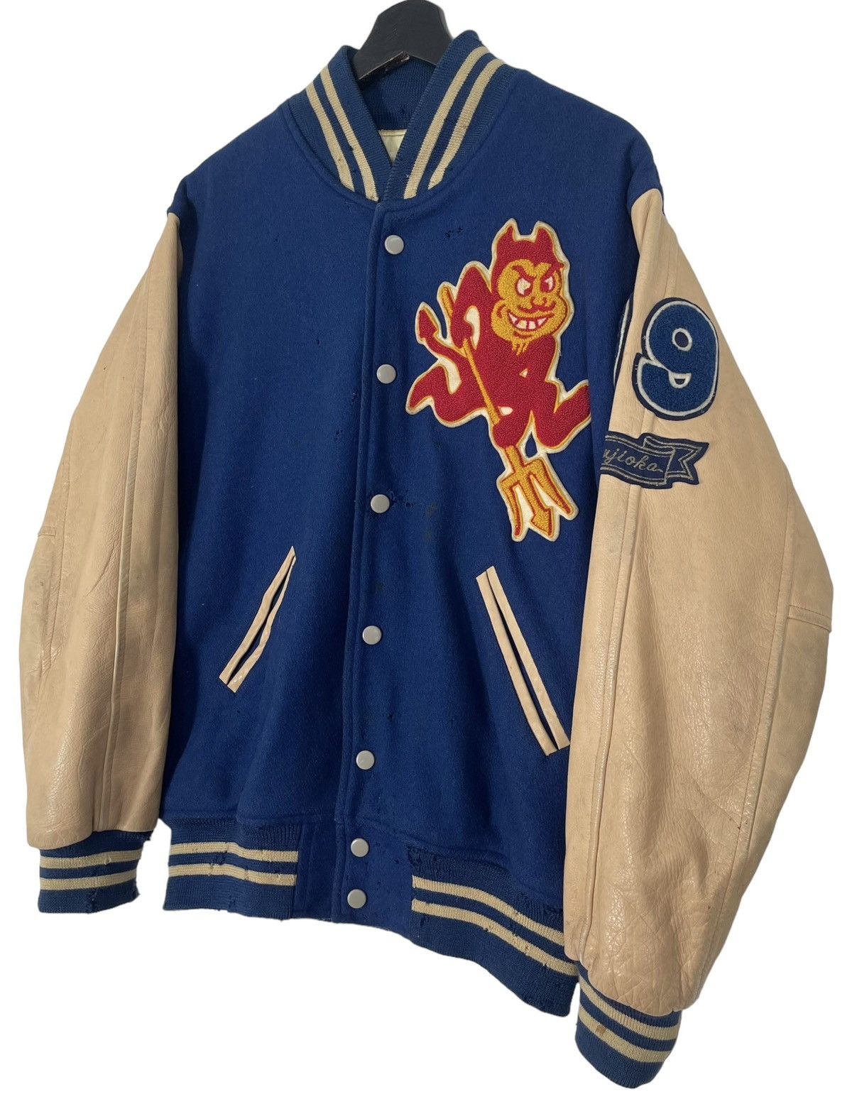 NBA 80s Vintage Distressed Chaminade Basketball Team Honolulu Size US L / EU 52-54 / 3 - 4 Thumbnail