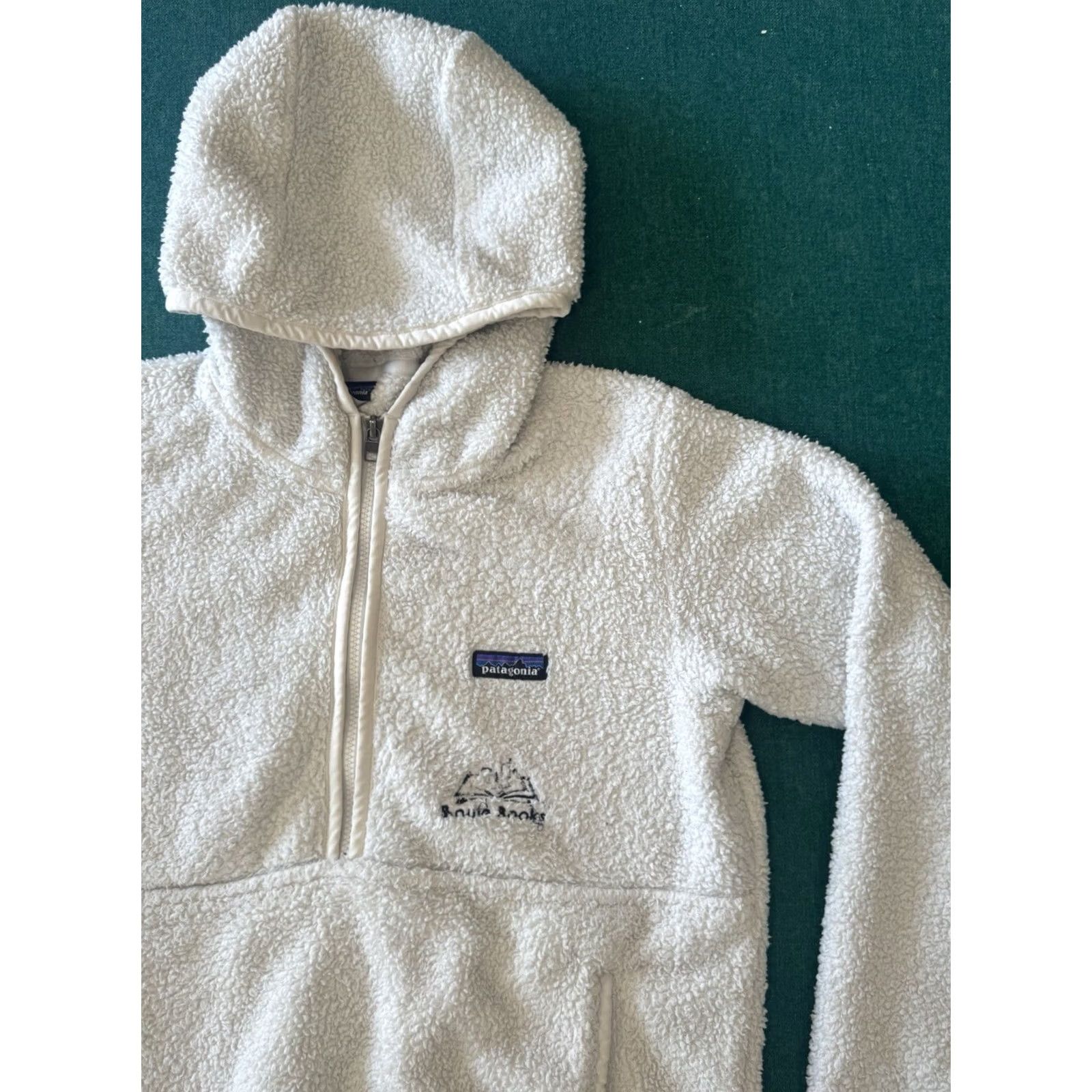 Patagonia Patagonia Hoodie White Fleece 1/2 Zip Womens Small Embroidered Logo Pullover Activewear Zip Closure Size S / US 4 / IT 40 - 2 Thumbnail