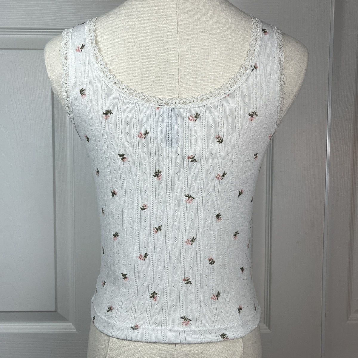 Divided Divided white dainty floral lace trim tank Size S / US 4 / IT 40 - 2 Thumbnail
