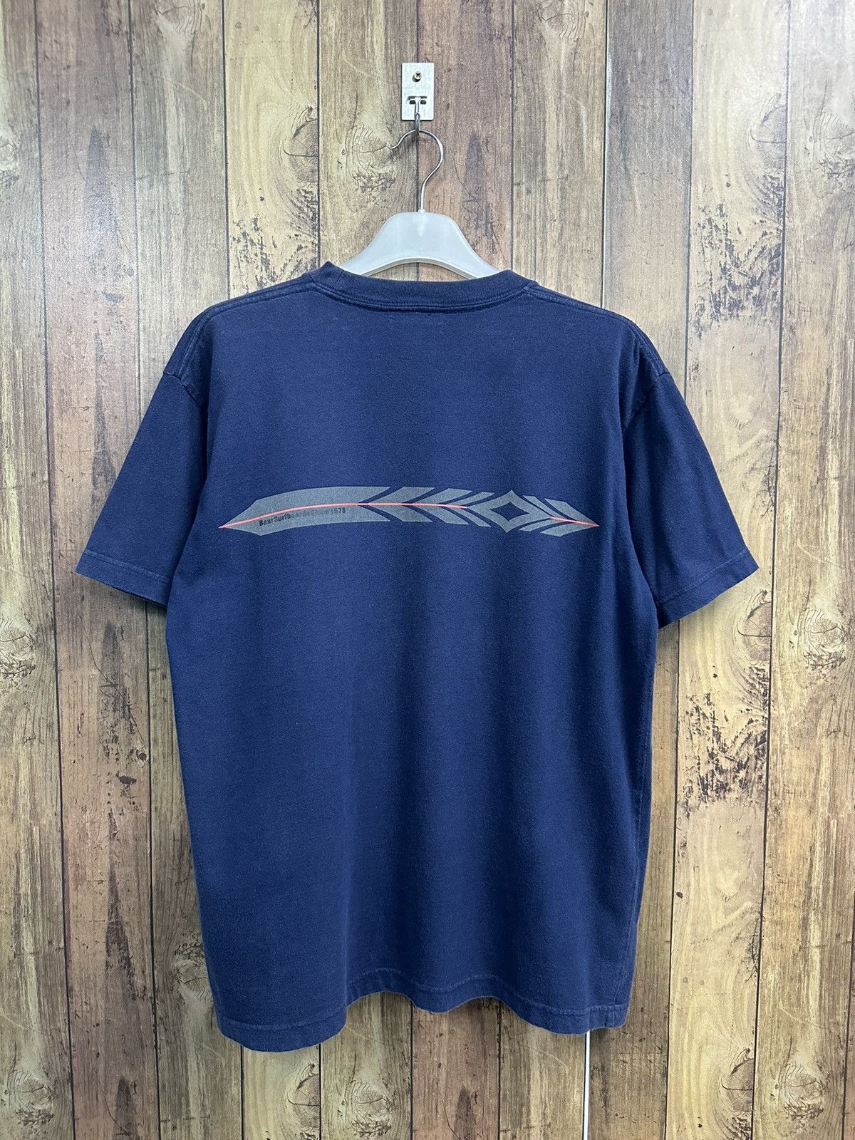 Vintage Vintage Bear Usa Surf Board Tshirt A482 Size US L / EU 52-54 / 3 - 3 Thumbnail