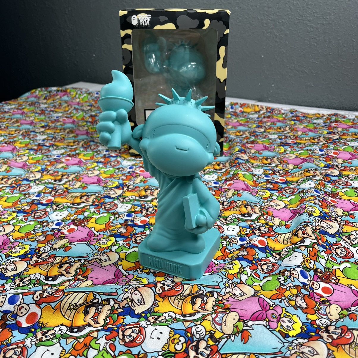Bape BAPE New York Madison Avenue Statue Size ONE SIZE - 1 Thumbnail