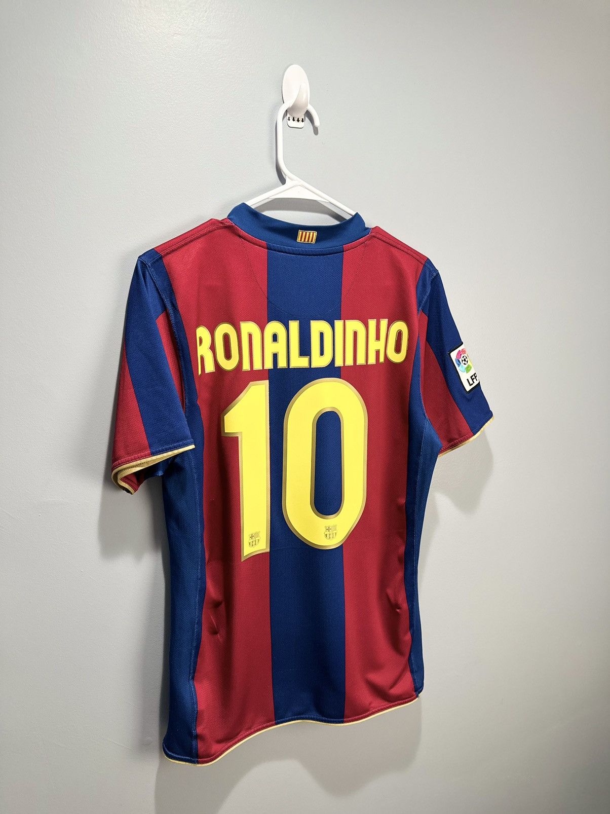 image of Nike x Soccer Jersey Original Fc Barcelona Ronaldinho 2007/08 Home Soccer Jersey in Blue (Size Medi