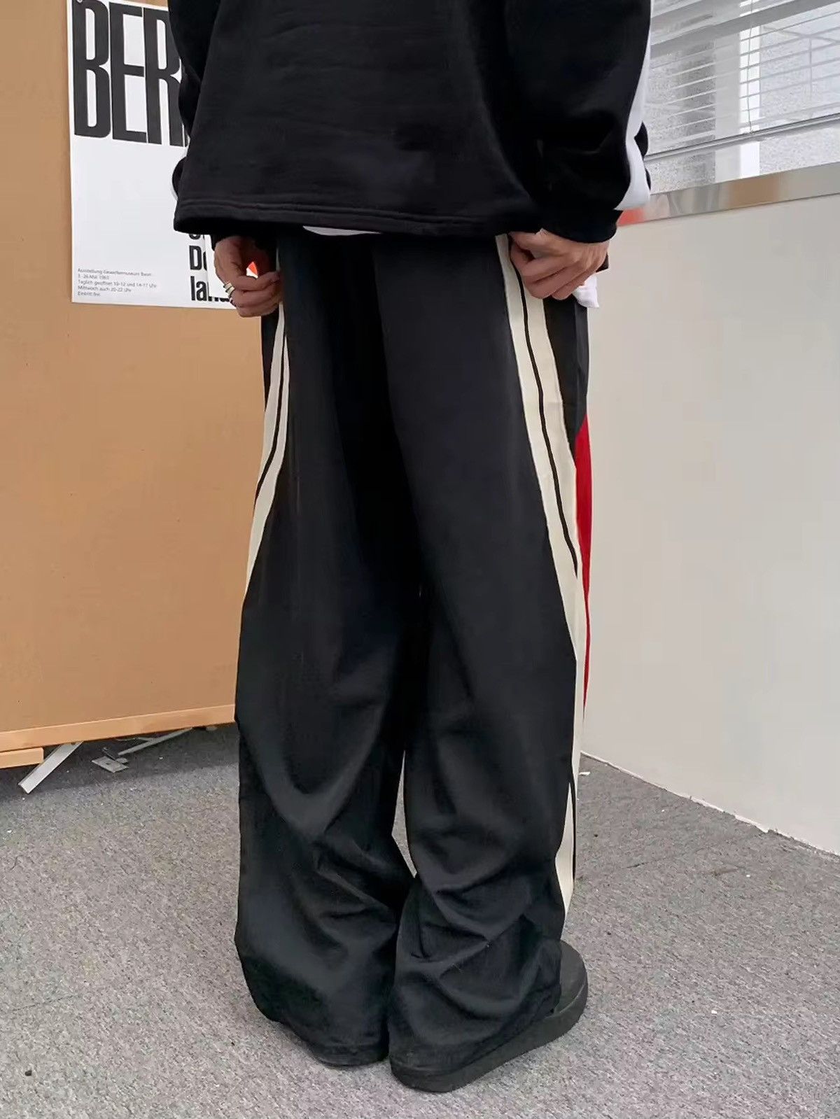 Japanese Brand × Other Casual Stretch Straight Leg Sweatpants Size US 29 - 5 Thumbnail