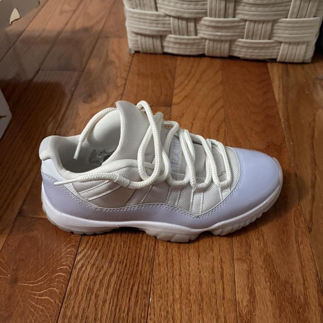 Jordan Brand Jordan 11 low white and lavender Size US 7.5 / IT 37.5 - 6 Thumbnail