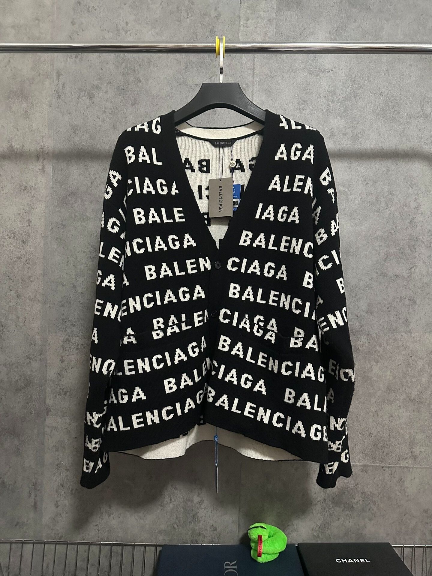 Balenciaga balenciaga logo sweater cardigan in black Size US L / EU 52-54 / 3 - 1 Thumbnail
