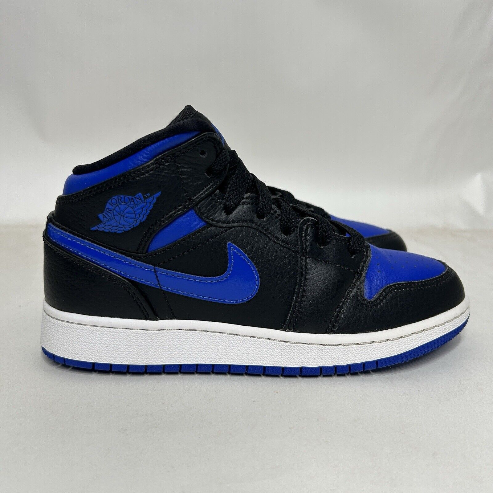 Nike Nike Shoes Air Jordan 1 Mid Retro GS “Hyper Royal” 2024 Size US 5.5 / IT 35.5 - 4 Thumbnail