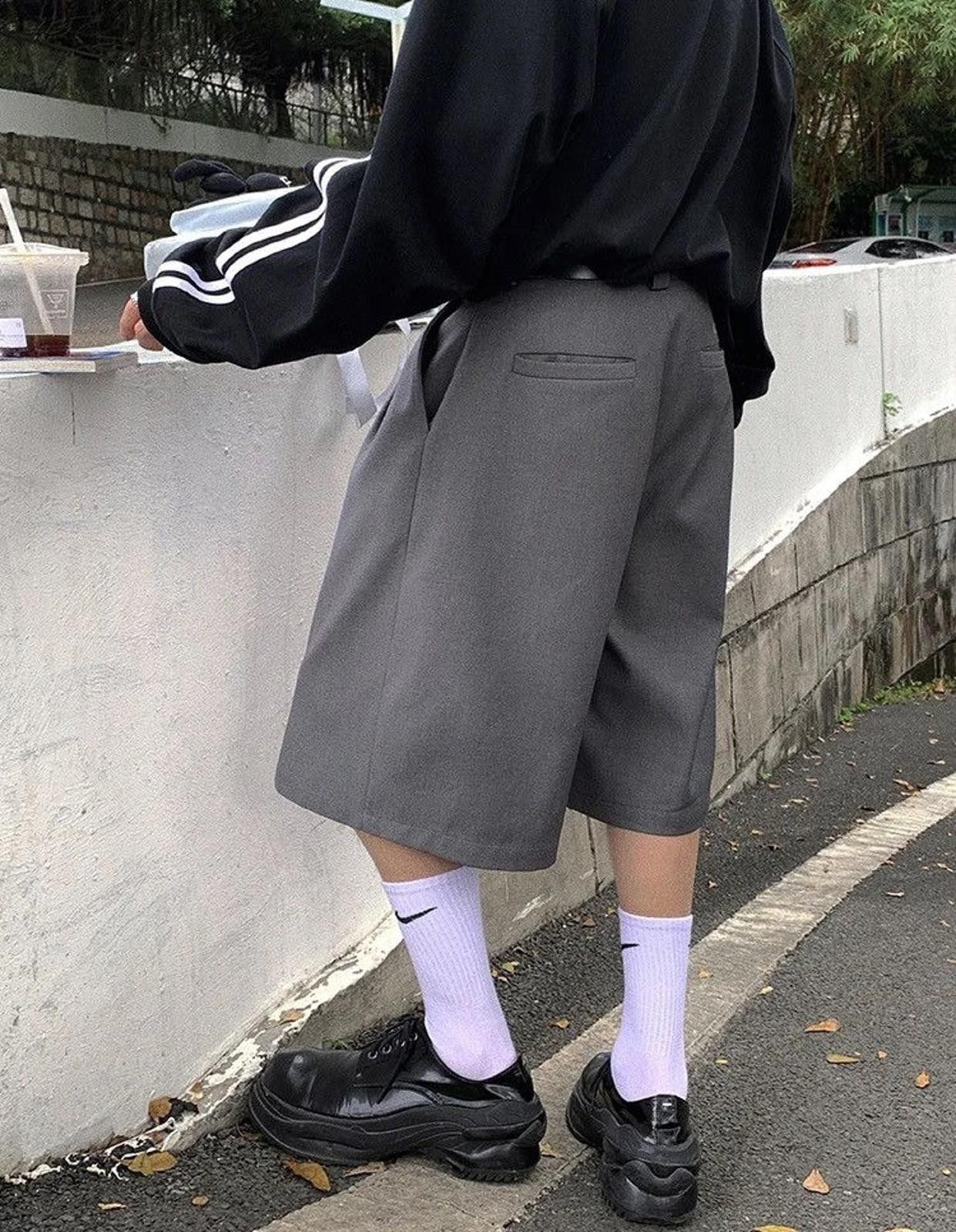Other Gray Wide Leg Pleated Shorts, Relaxed Fit Knee-Length Shorts Size US 32 / EU 48 - 7 Thumbnail