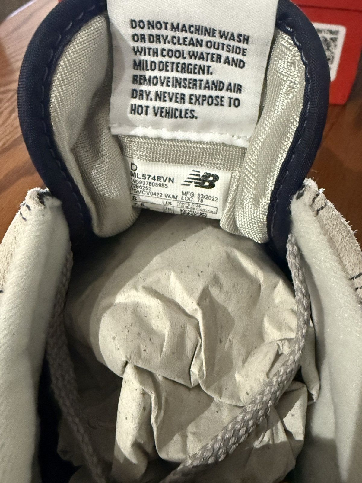New Balance Men’s Newbalance 574 running shoe size 8 NEW Size US 8 / EU 41 - 6 Thumbnail