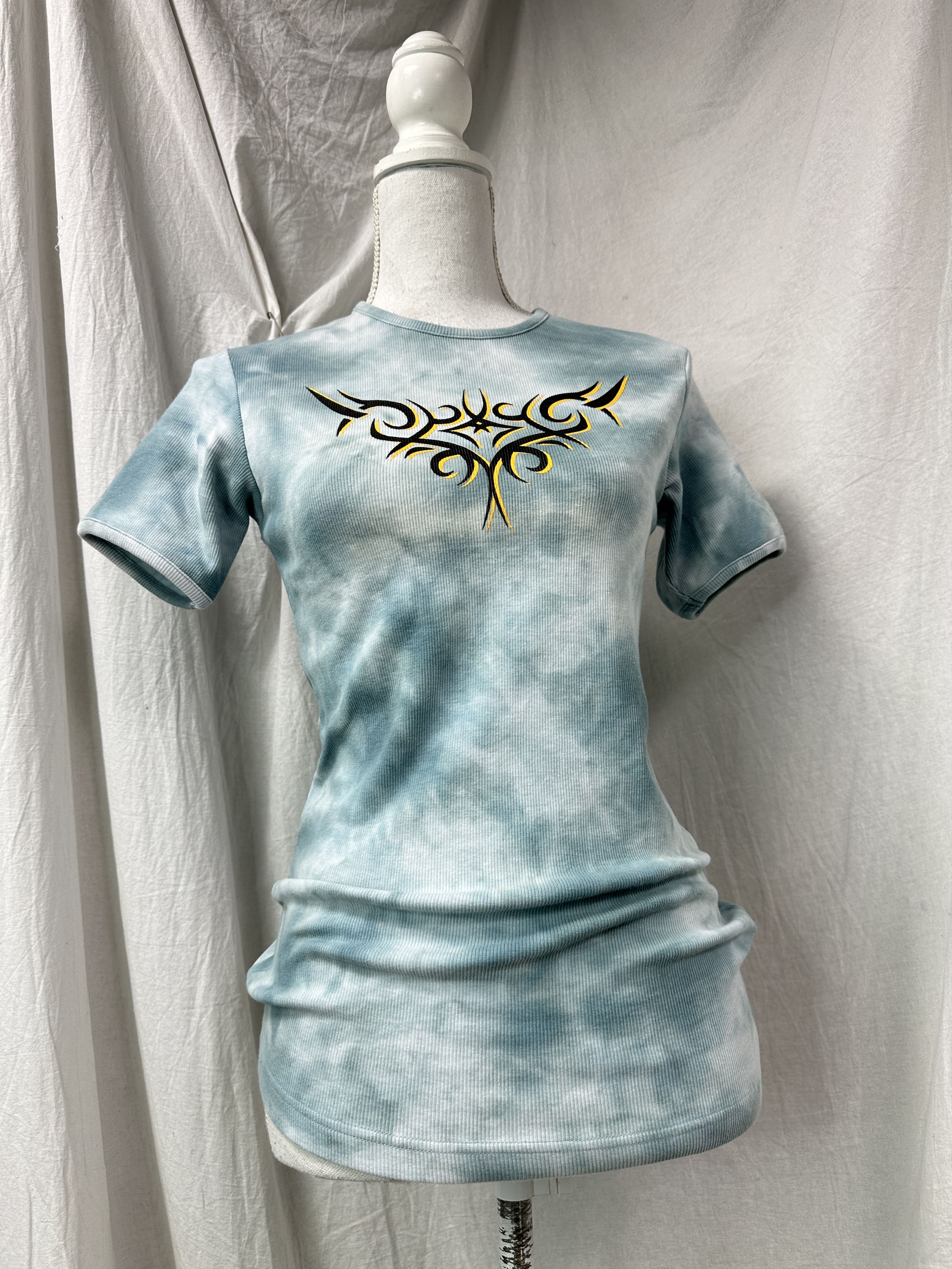 Vintage Vintage Streetwear Hip Hop Tie-Dye Tribal T-shirt 00s Size US S / EU 44-46 / 1 - 1 Thumbnail