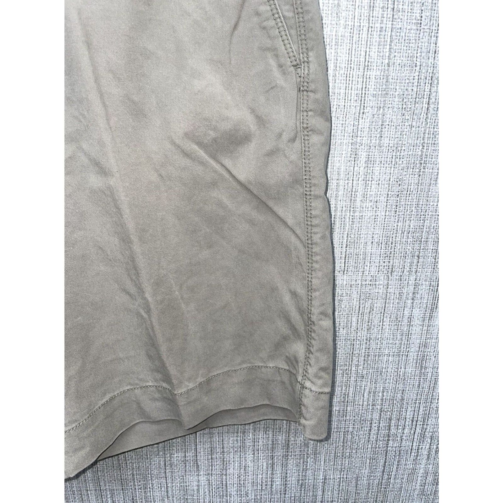 Tommy Bahama VINTAGE Tommy Bahama Men Chino Shorts Relaxed Fit Size 34 Beige Men's Shorts Size US 34 / EU 50 - 4 Thumbnail