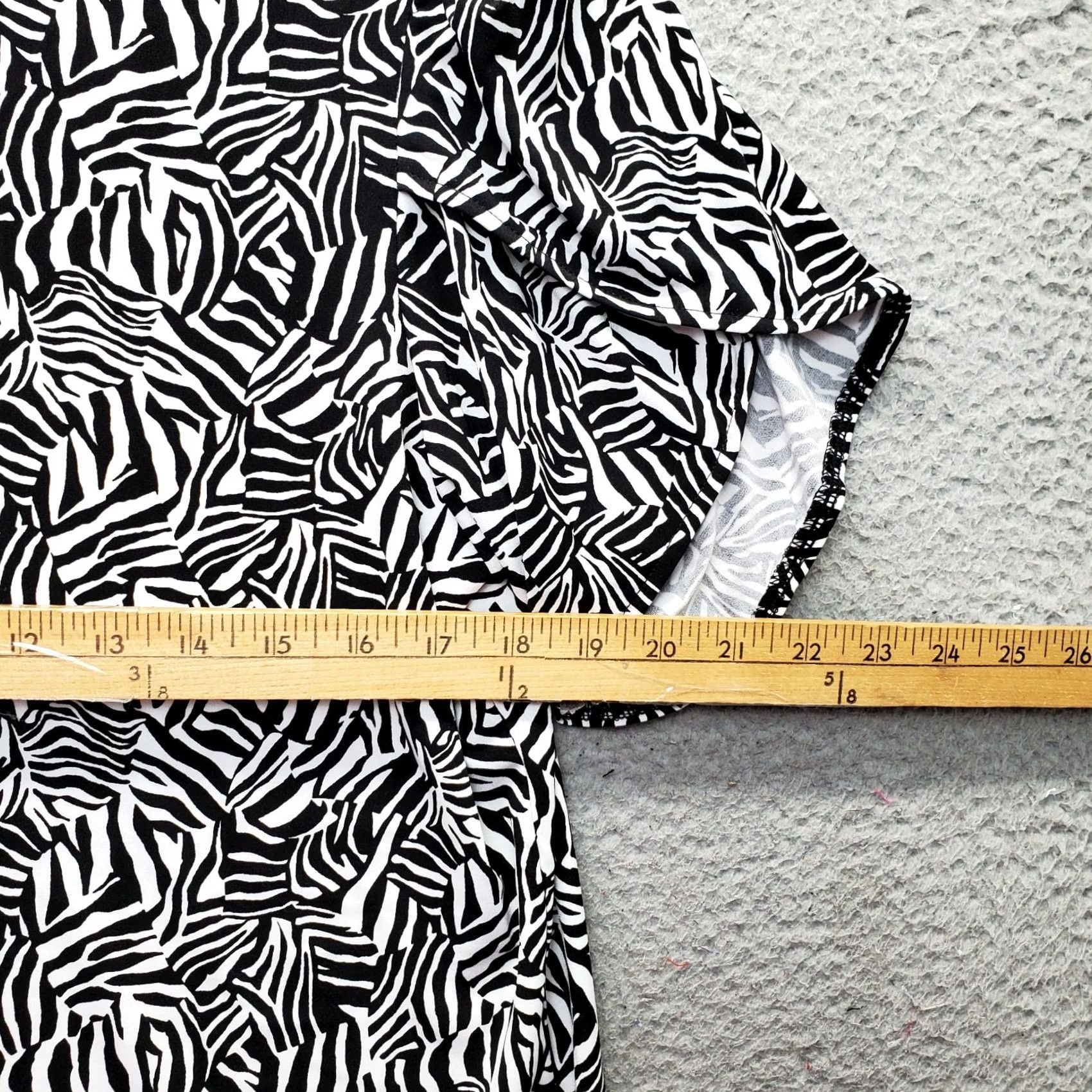 Michael Kors Michael Kors Blouse Womens Size L Multi Zebra Print Tulip Sleeve Round Neck Shirt Womens Size L / US 10 / IT 46 - 4 Thumbnail