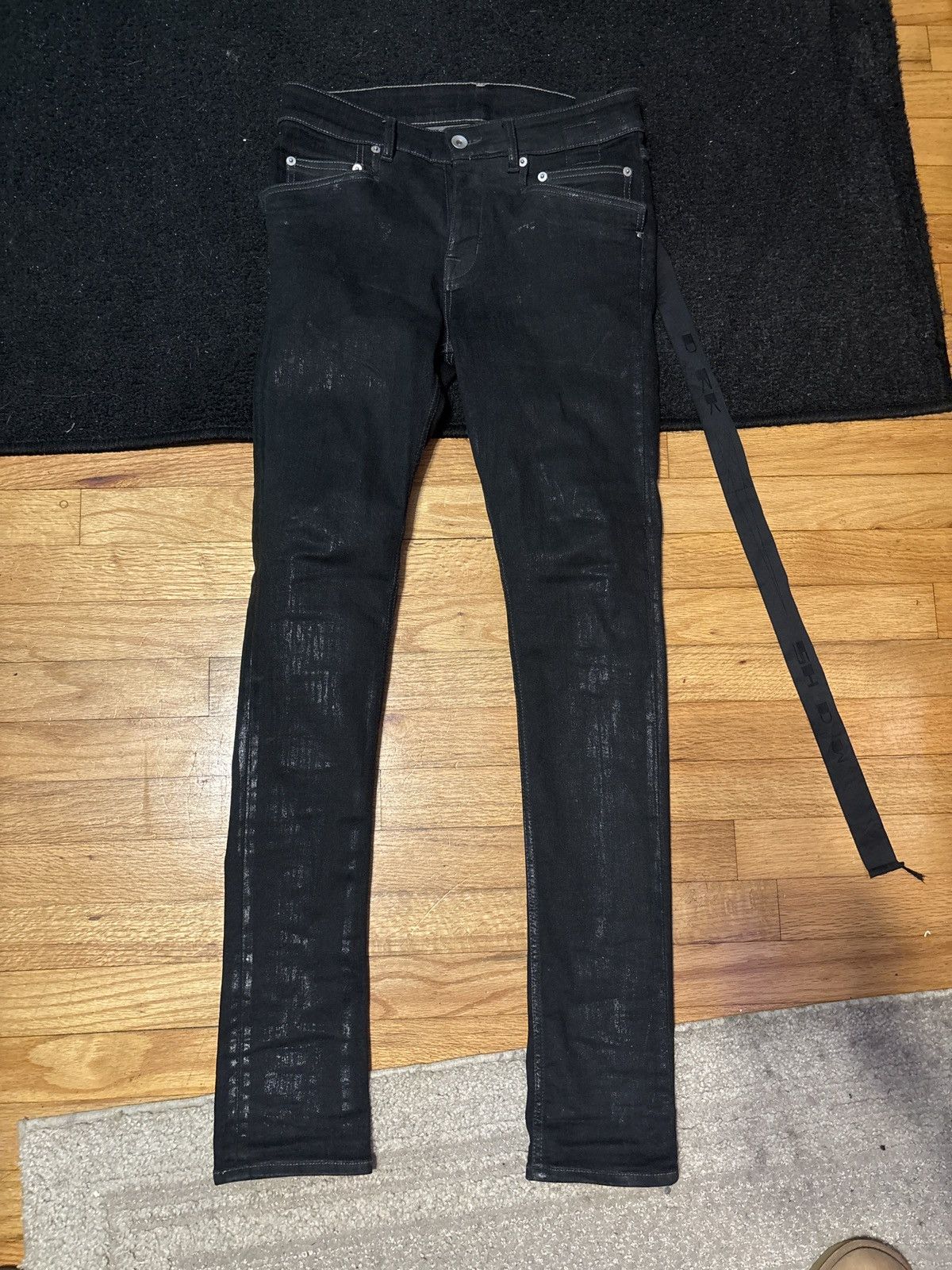 Foil waxed tyrone cut denim
