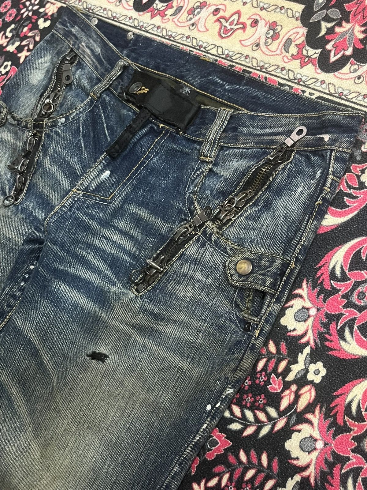 semanticdesign Vintage Semantic Design Chain Zipper Distressed Flare Jeans Size US 32 / EU 48 - 7 Thumbnail