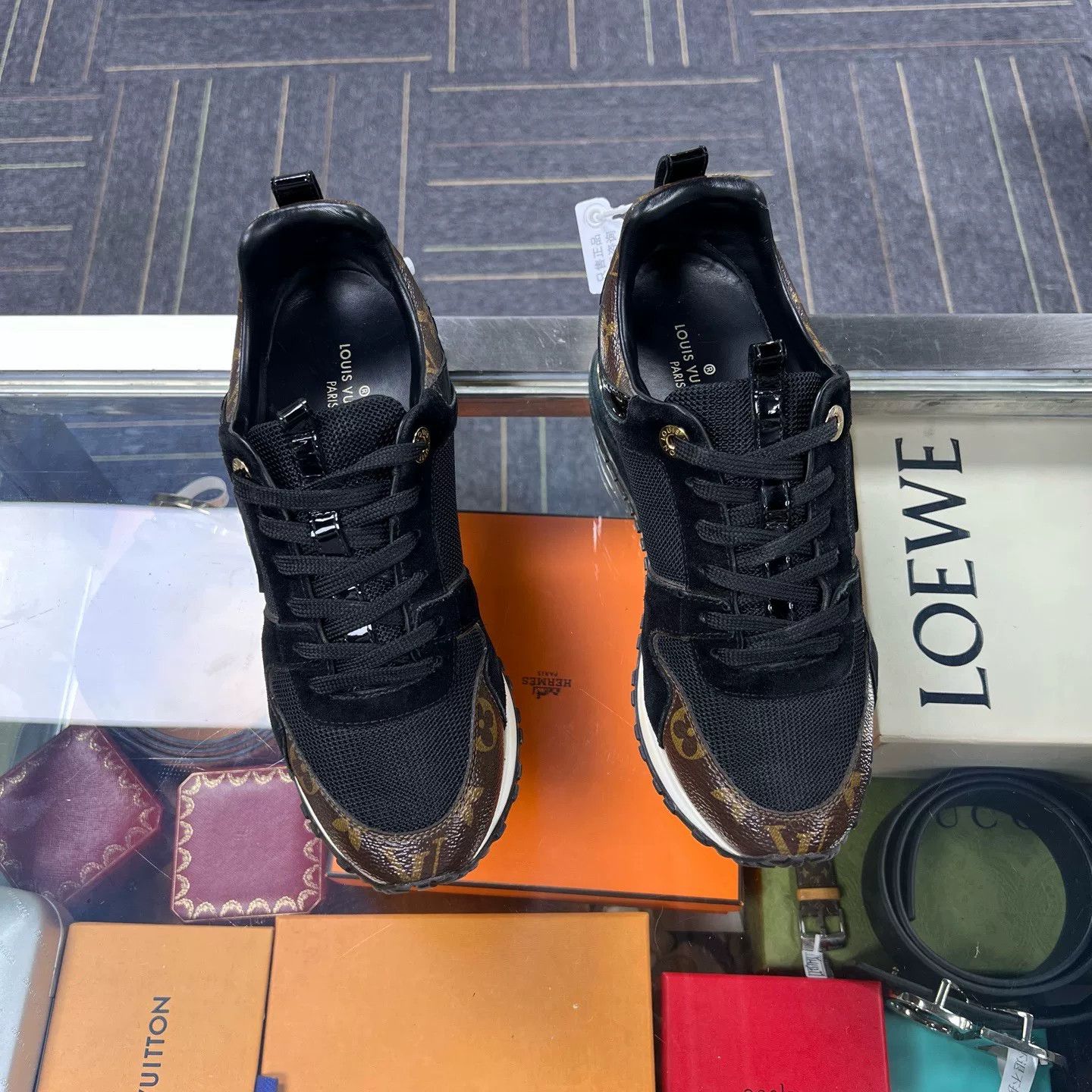 Louis Vuitton louis vuitton run away sneakers size 35.5 Size US 5 / IT 35 - 1 Thumbnail