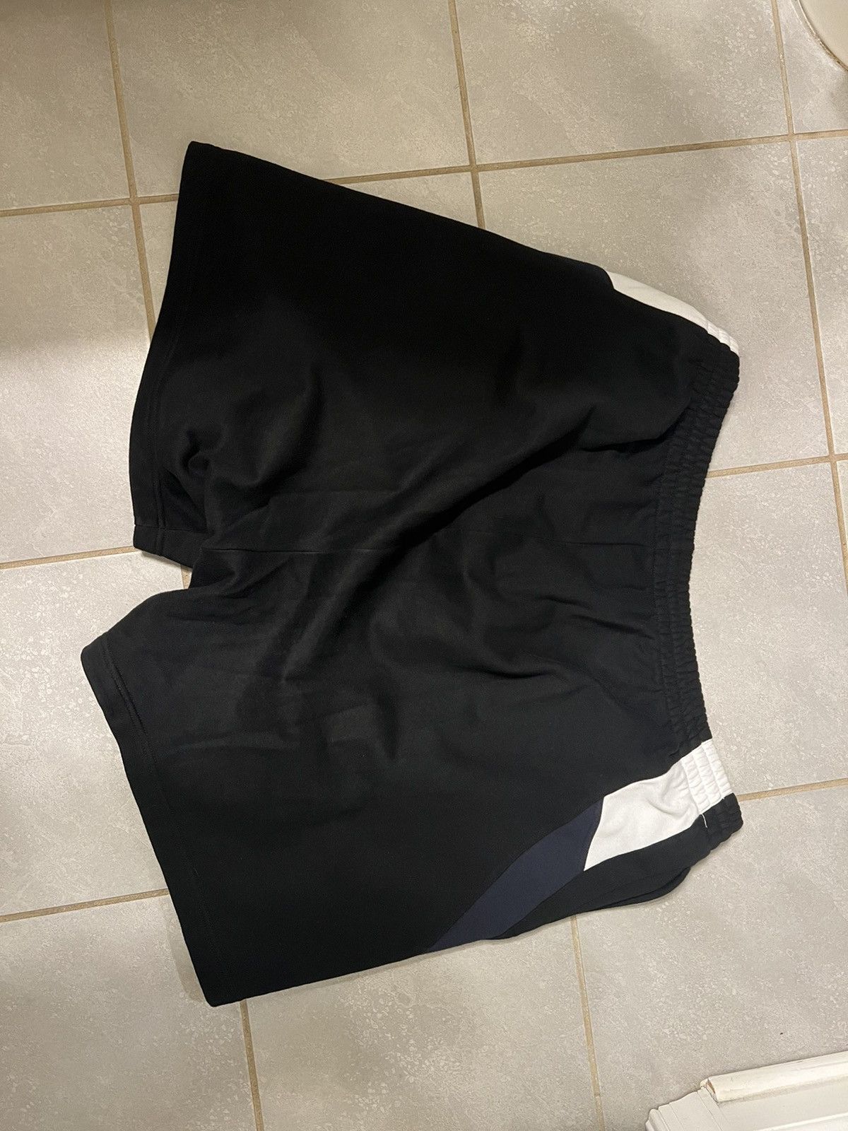 Balenciaga Balenciaga 3B White/Black Sweat Shorts Size US 38 / EU 54 - 3 Thumbnail