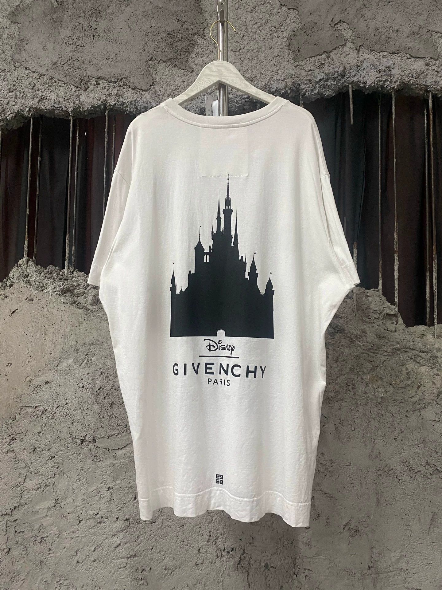 Givenchy Givenchy x Disney Short Sleeve T-shirt XL Size XL / US 12-14 / IT 48-50 - 2 Thumbnail