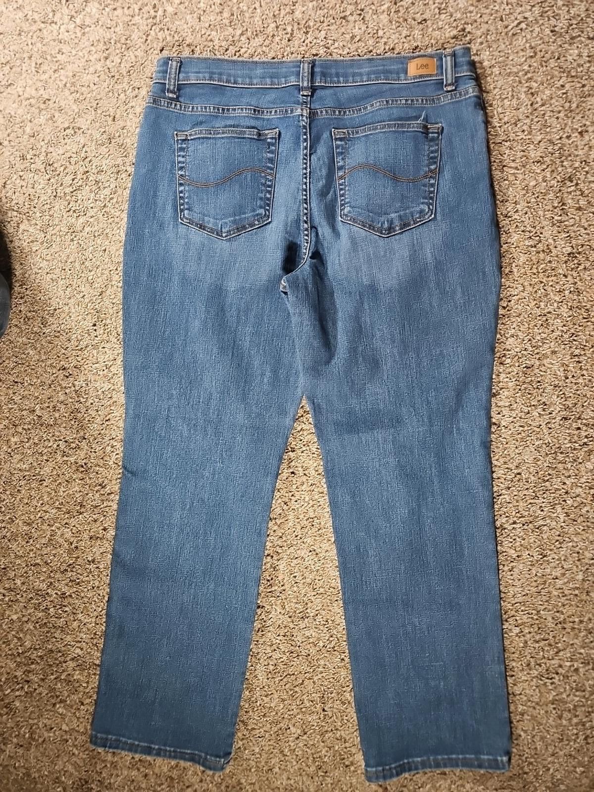 Lee Lee Petites Relaxed Fit Straight Leg Mid Rise Sz 4 Size 27" / US 4 / IT 40 - 5 Thumbnail