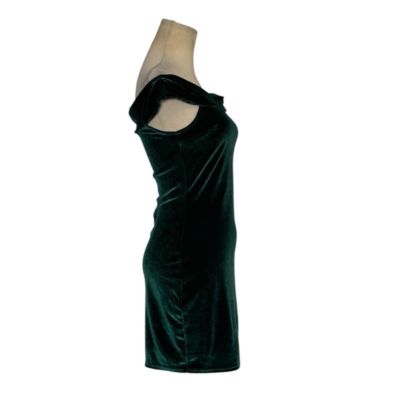 Urban Outfitters Urban Outfitters green off shoulder mini dress size small Size S / US 4 / IT 40 - 6 Thumbnail