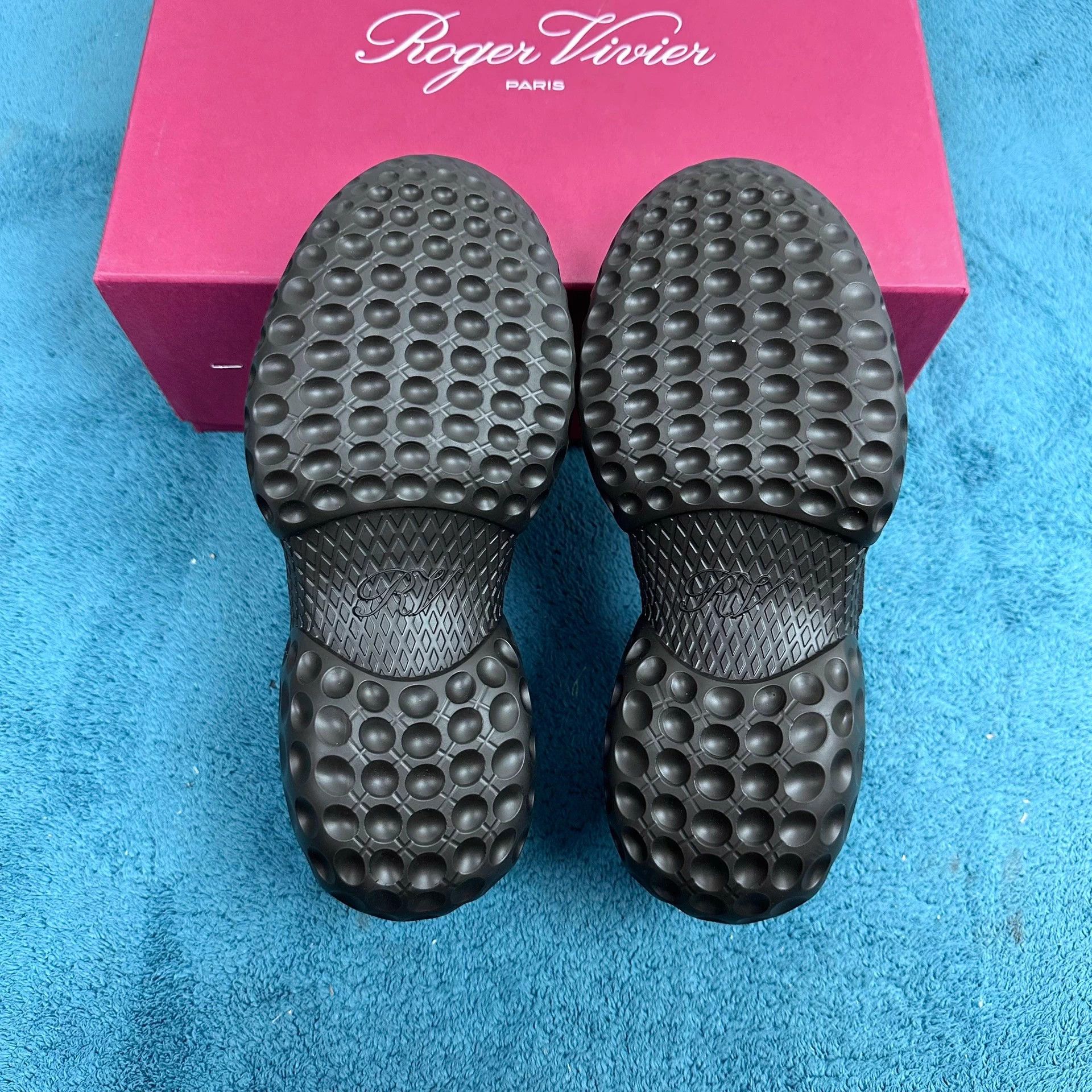 Roger Vivier Roger Vivier women's low top sneakers black 36 Size US 6 / IT 36 - 5 Thumbnail