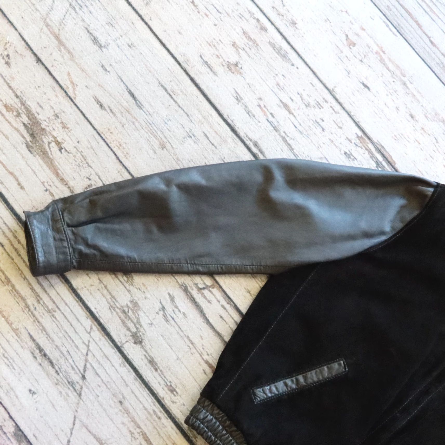Vintage VINTAGE BK Suede Leather Varsity Jacket Men M Black Varsity Jacket BK Suede Leather Vintage M Black Men Size US M / EU 48-50 / 2 - 3 Thumbnail