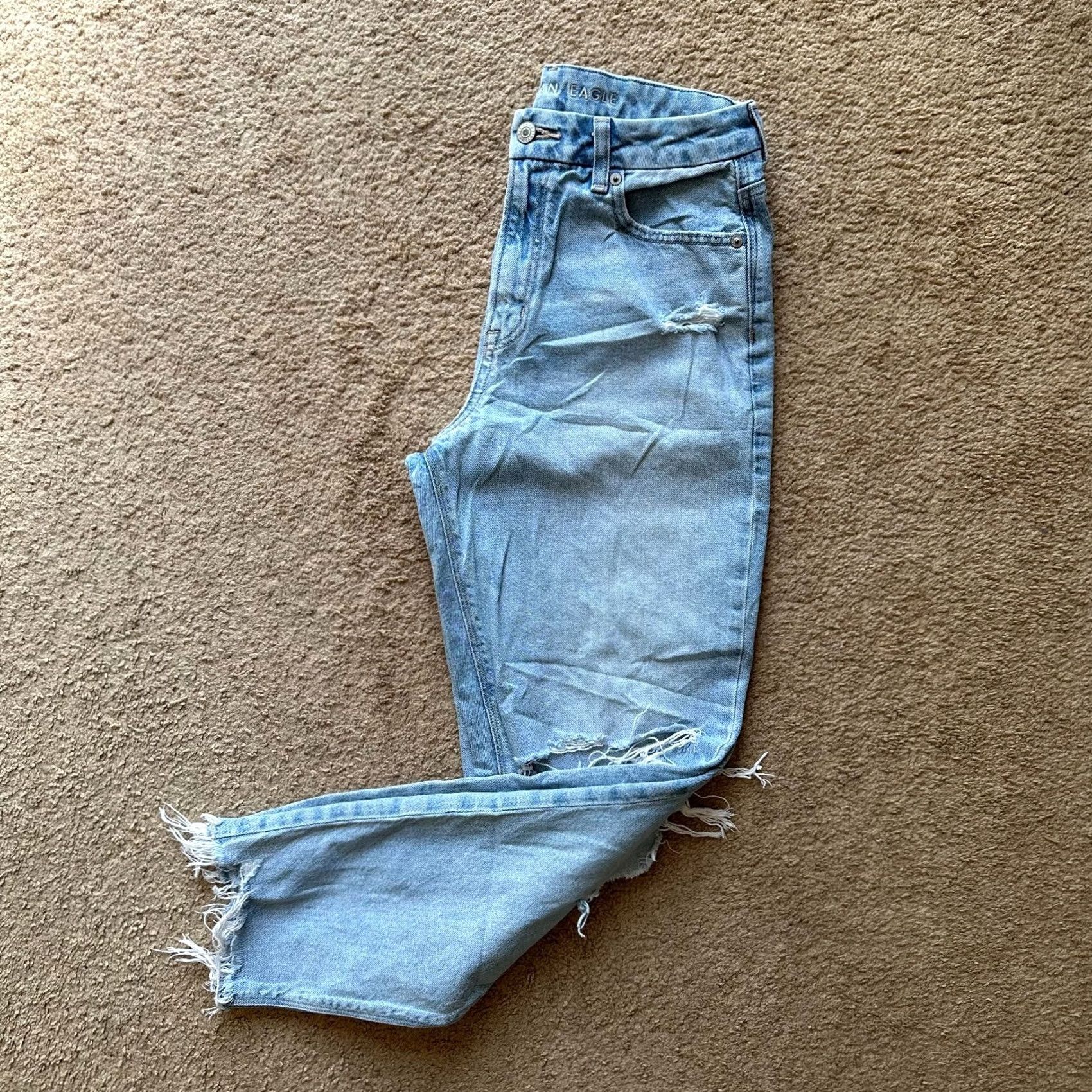 American Eagle Outfitters American Eagle Jeans Womens 6 Mom Jean Distressed Mid Rise Blue Size 28" / US 6 / IT 42 - 2 Thumbnail