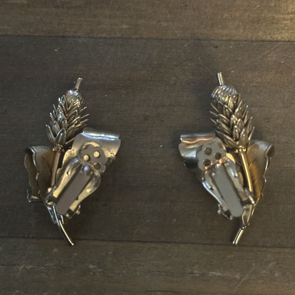 Vintage Vintage pinecone clip on earrings Size ONE SIZE - 5 Thumbnail