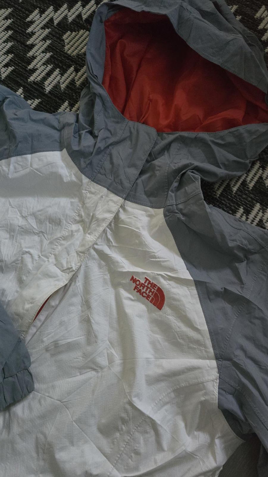 The North Face The North Face Ladies red/grey/cream windbreaker, Medium Size M / US 6-8 / IT 42-44 - 2 Thumbnail