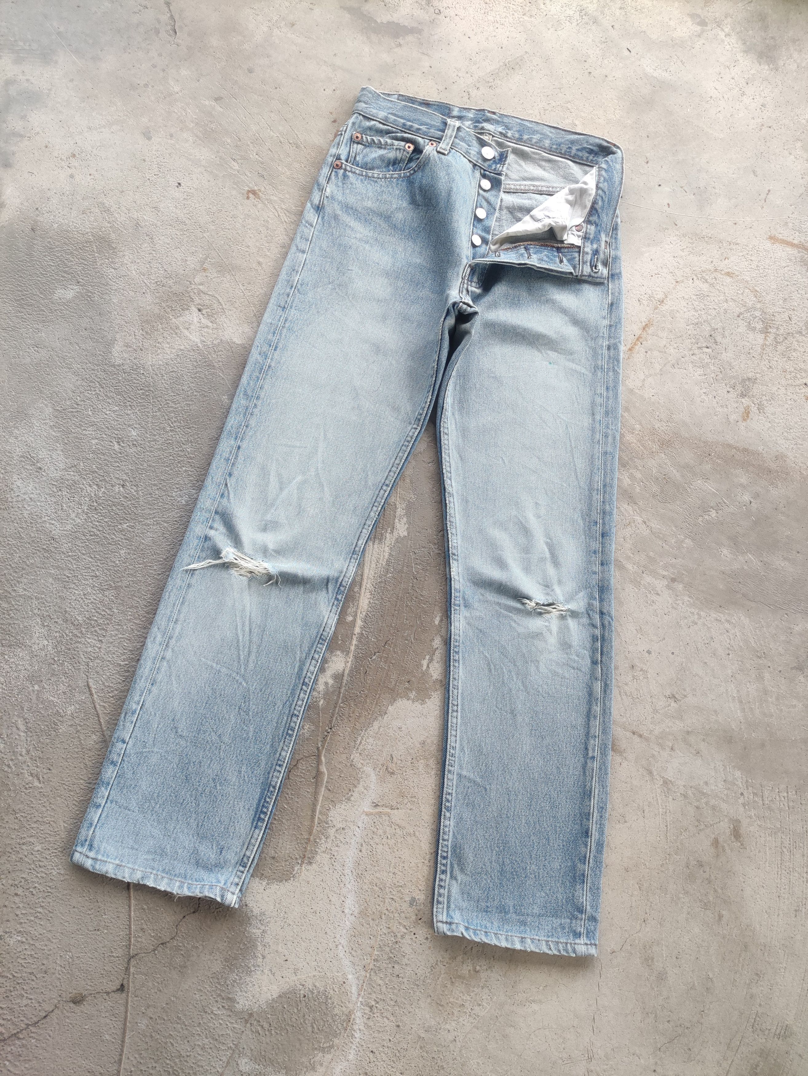 Levi's Vintage Levis 501 Button Baggy Distressed Faded Denim Size US 27 - 2 Thumbnail