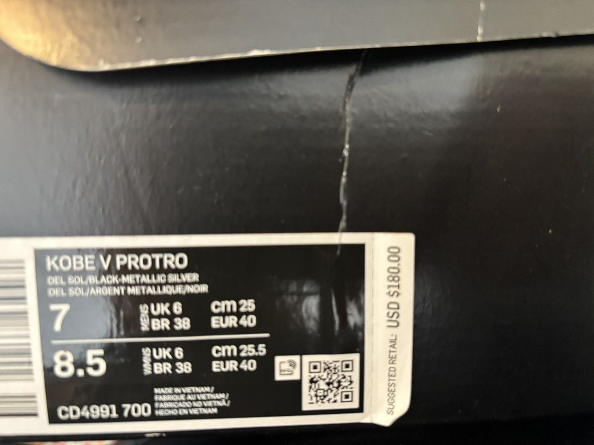 Nike KOBE V PROTRO Size US 7 / EU 40 - 8 Thumbnail