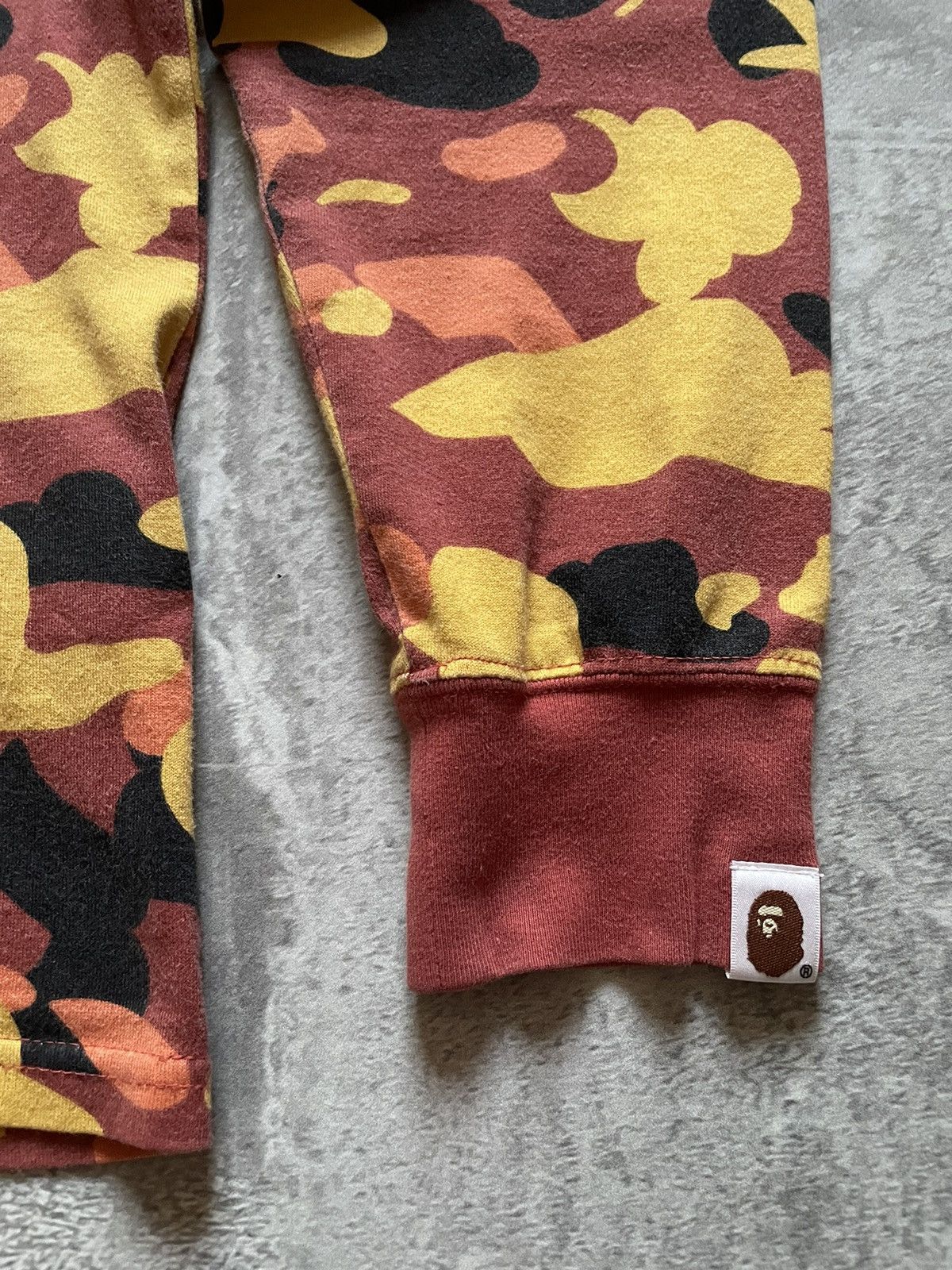Bape 1st Camo Shark Long Sleeve Tee Size US S / EU 44-46 / 1 - 8 Thumbnail