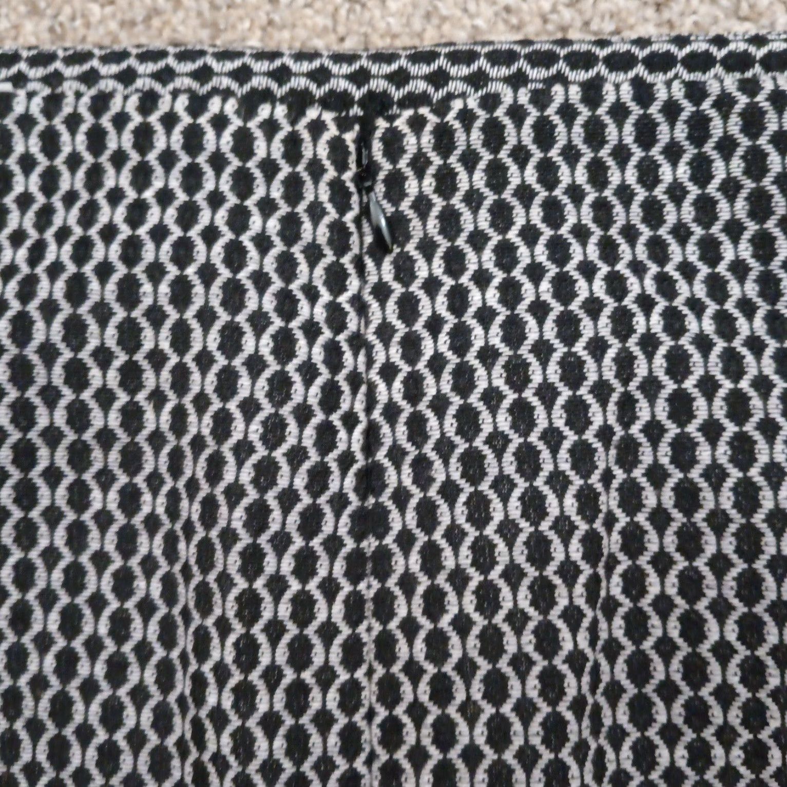 Banana Republic Banana Republic Skirt Women Knee Length Gray Geometric Lined Slit Zip - Size 8, Regular, Cotton Polyester, Black? Size 30" / US 8 / IT 44 - 7 Thumbnail