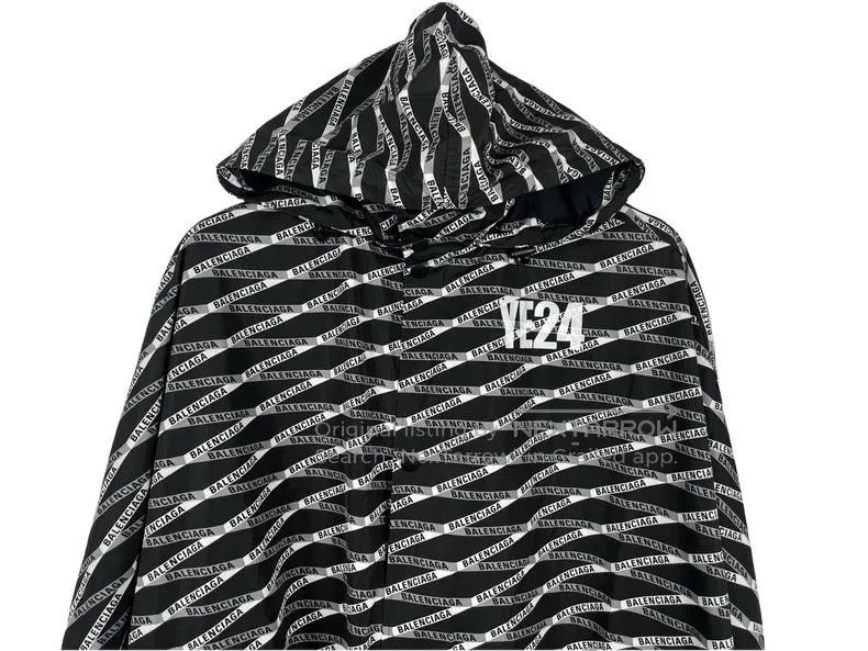 Balenciaga Balenciaga Full Print Long Cloak Jacket Size XS / US 0-2 / IT 36-38 - 3 Thumbnail