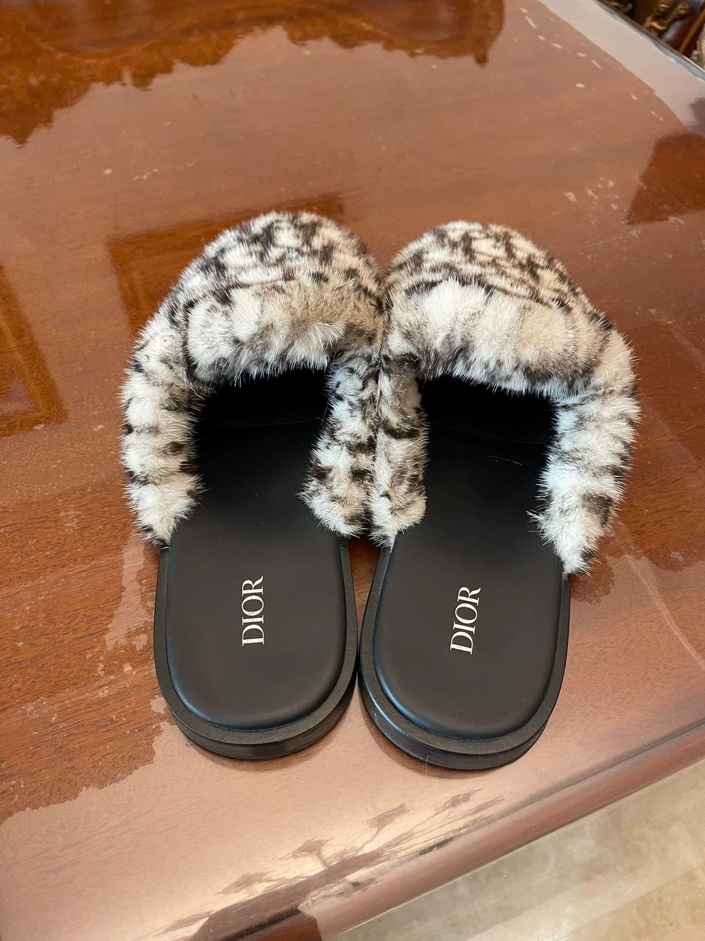 Dior Dior Mink Fur Full Logo Shoes Size 42 Worn Once Size US 9 / EU 42 - 5 Thumbnail