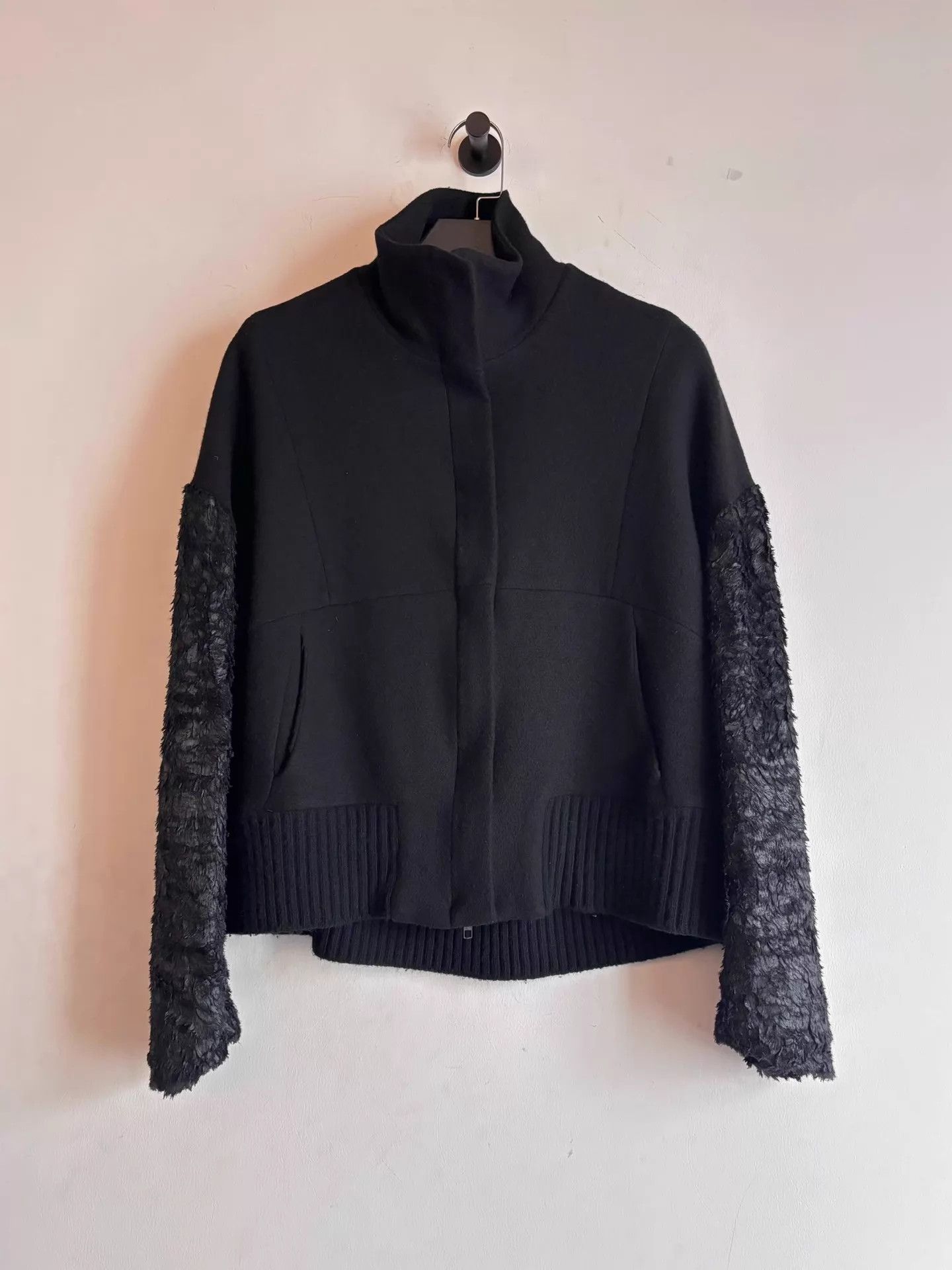 Ann Demeulemeester Ann Demeulemeester Black Feather Short Jacket 36 Size XS / US 0-2 / IT 36-38 - 1 Thumbnail