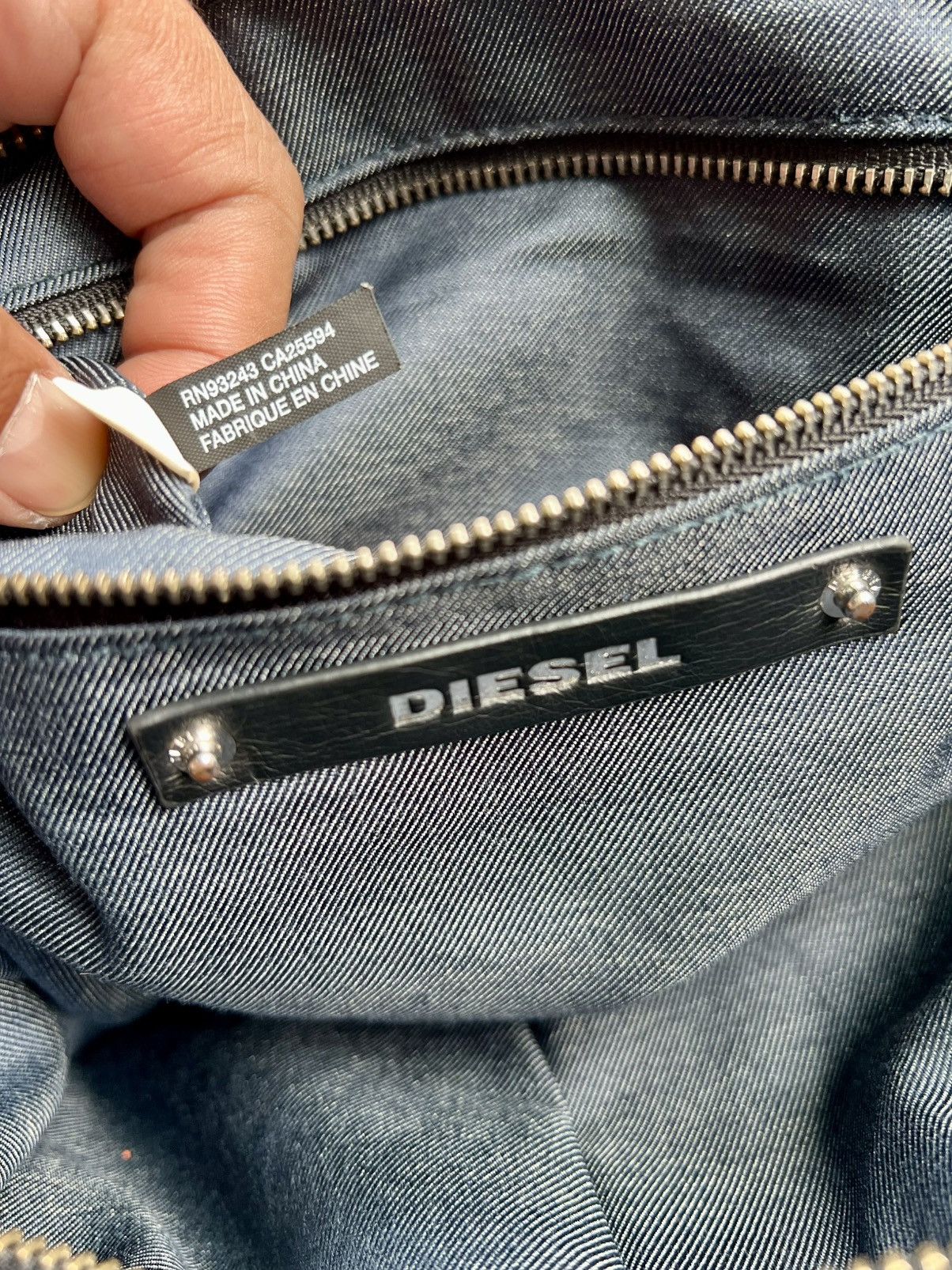 Diesel × Diesel Black Gold × Vintage Vintage Y2K Diesel Two Way Sling Crossbody Bag Size ONE SIZE - 17 Thumbnail