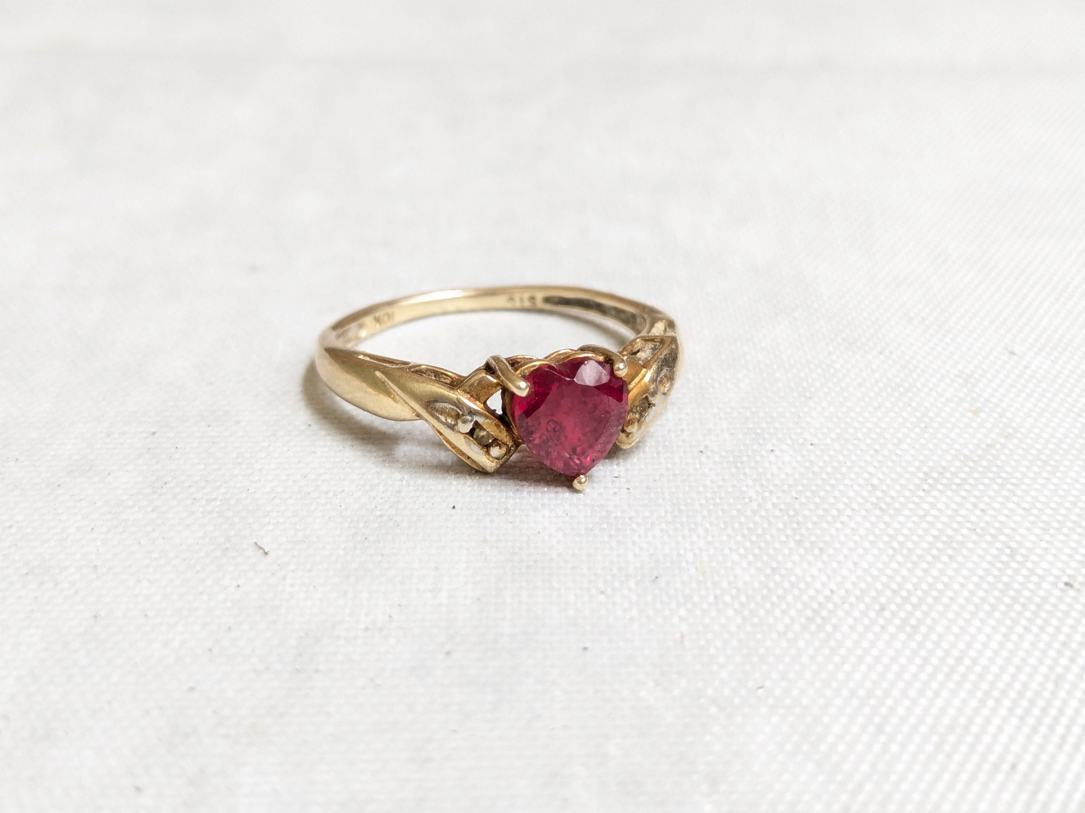 Jewelry 10k Yellow Gold Ring Heart Red Ruby 7 Band Size ONE SIZE - 1 Thumbnail
