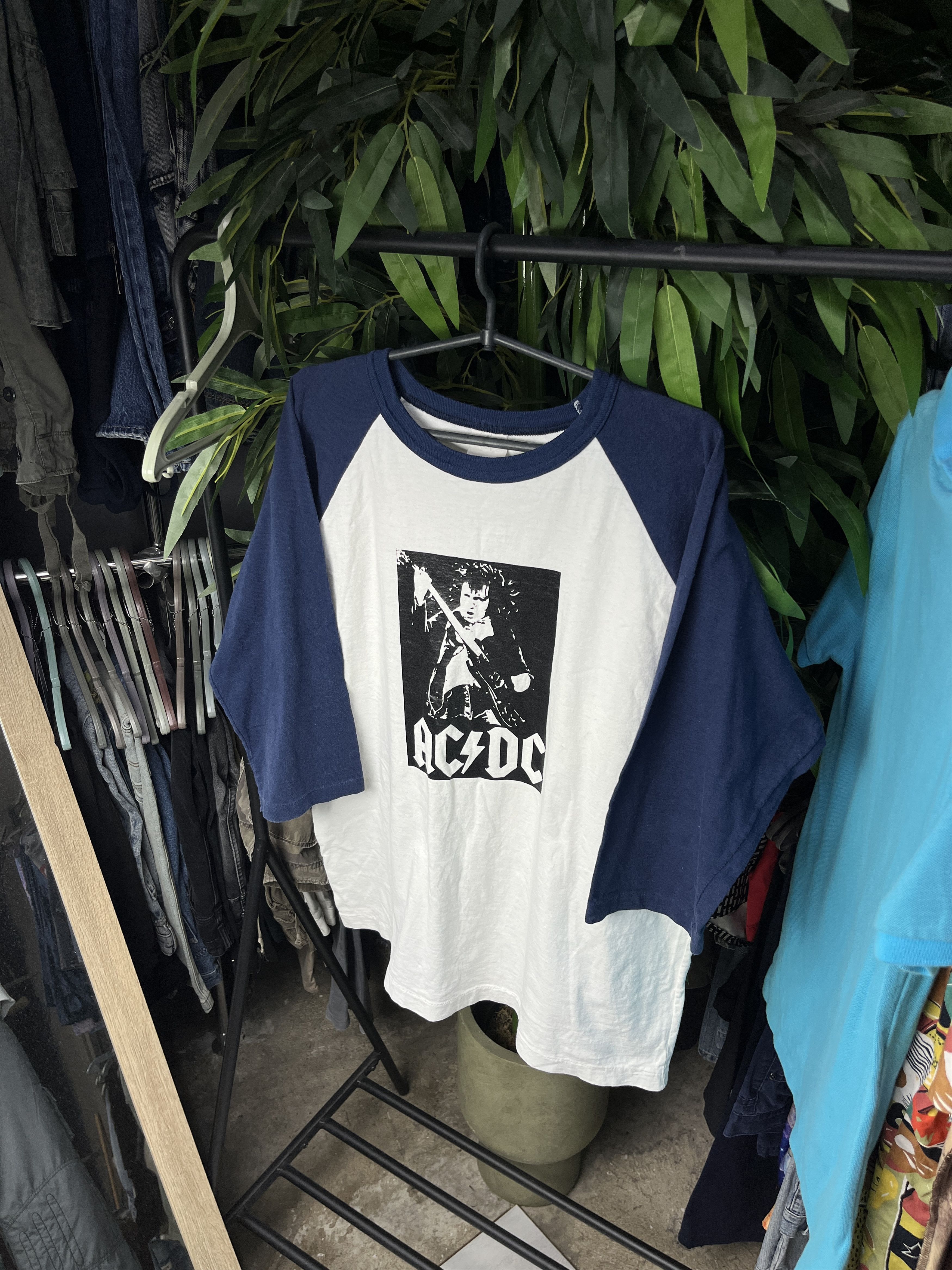 Other 1980s AC/DC ANGUS YOUNG SINGLE STITCH RAGLAN TEE - 800 Size US L / EU 52-54 / 3 - 2 Thumbnail