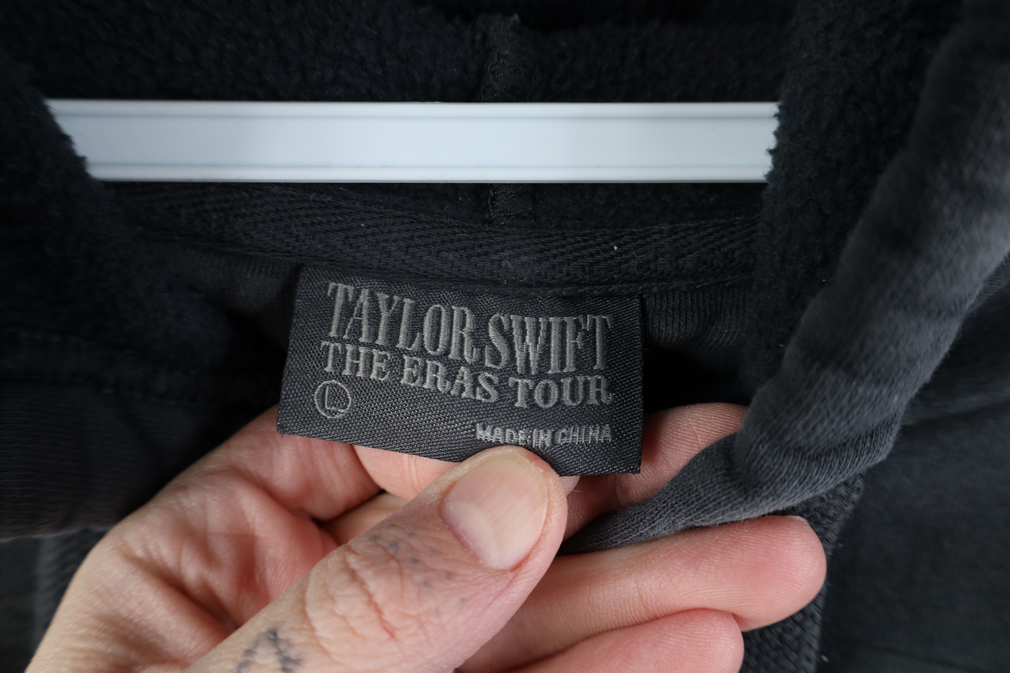 Vintage Taylor Swift Official Eras Tour Concert Hoodie Sweatshirt Size L / US 10 / IT 46 - 9 Thumbnail