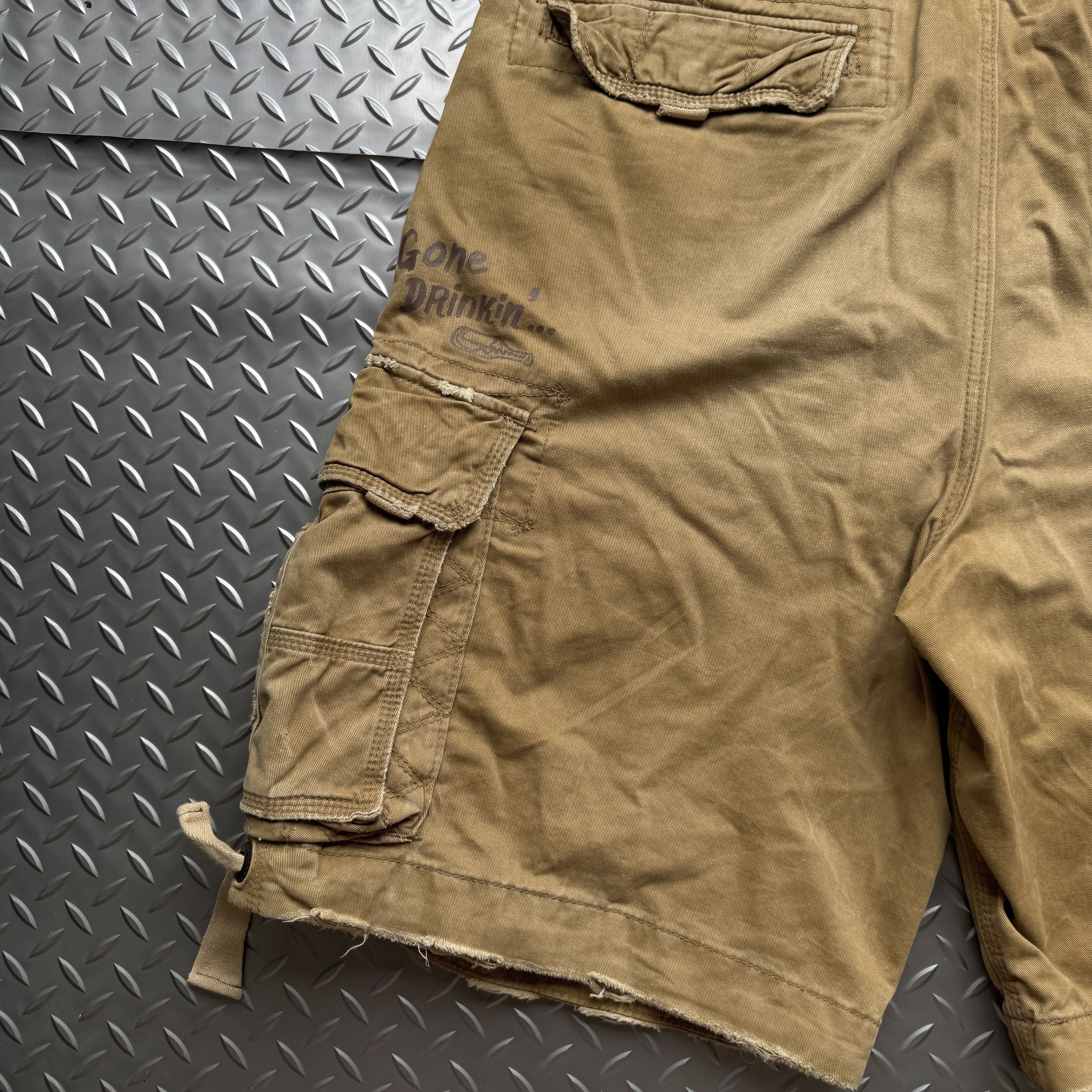 Abercrombie & Fitch Authentic Abercrombie & Fitch Distressed Cargo Shorts Size US 36 / EU 52 - 12 Thumbnail