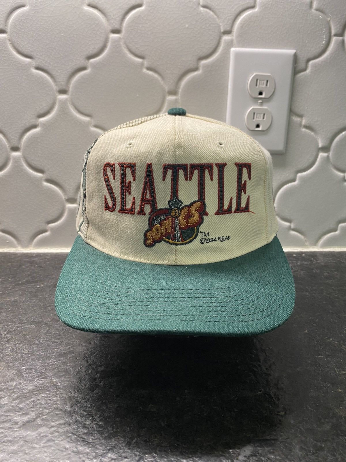 Sports Specialties Vintage 1994 Sports specialties Supersonics laser hat Size ONE SIZE - 1 Thumbnail