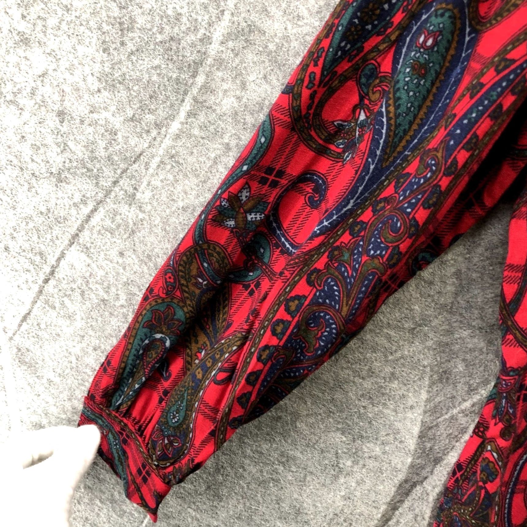 Vintage VINTAGE Koret Paisley Blouse Womens 4P Long Sleeve Red Rayon Button Down 90s Boho Size S / US 4 / IT 40 - 6 Thumbnail