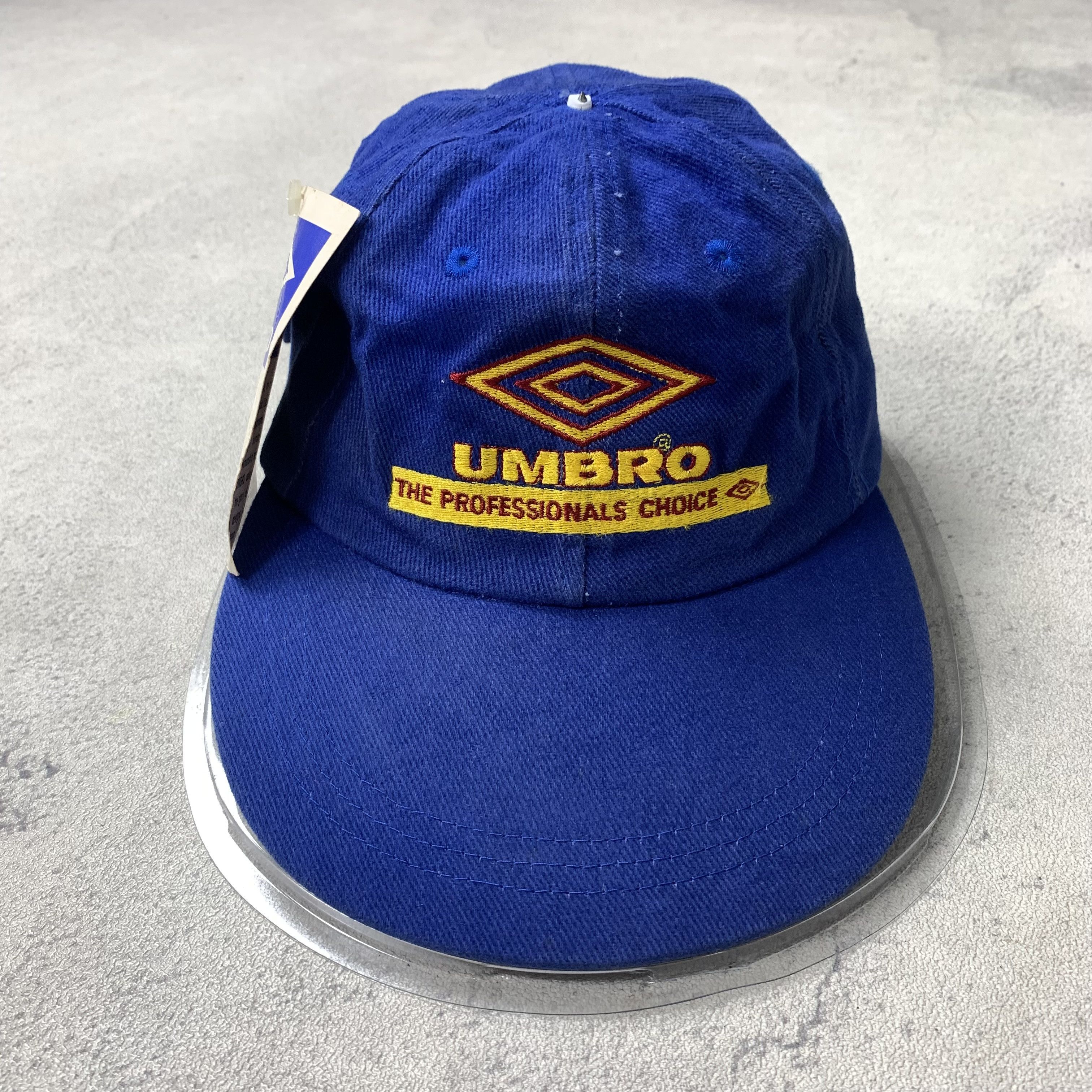 【UMBRO】 HBL Vintage Half-Flat Cap /追跡付 Umbro Soccer Adjustable Retro Logo Black Strapback Flat Bill