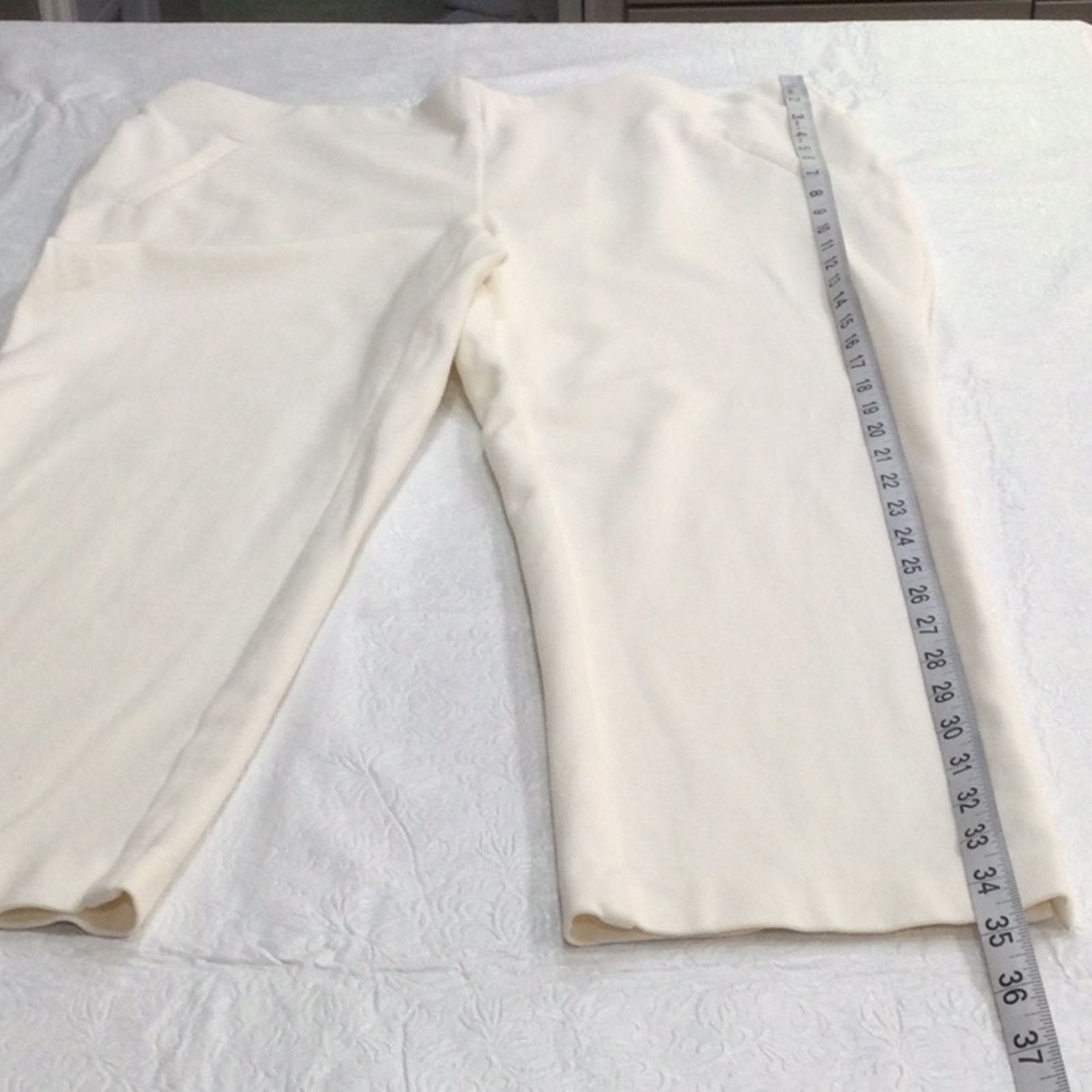 Chicos Fabulously Slimming by Chico's White Ankle Pant Sz 2.5/L/14 Size 36" / US 14 / IT 50 - 14 Thumbnail