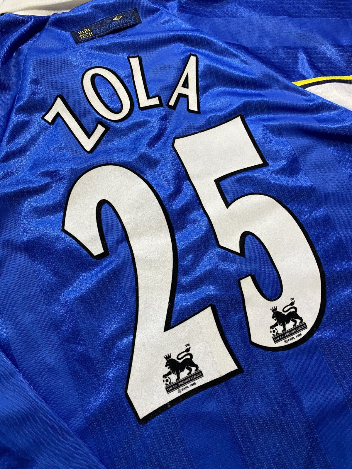 Umbro Rare Vintage Chelsea 1997/99 home #25 Zola longsleeve jersey Size US L / EU 52-54 / 3 - 16 Thumbnail