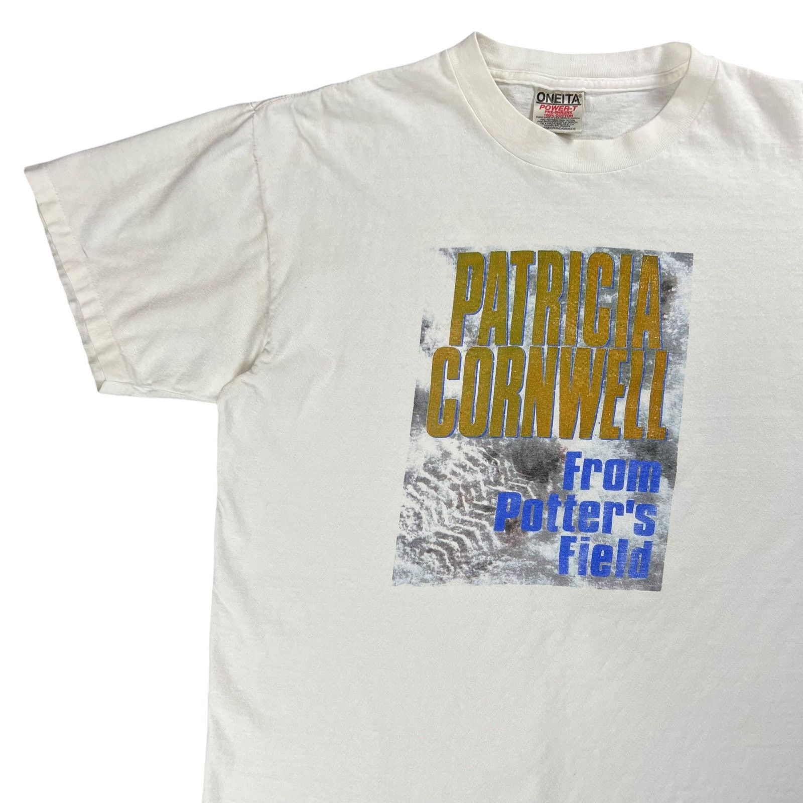 Vintage Vintage 90s Patricia Cornwell From Potter’s Field book tee Size US L / EU 52-54 / 3 - 3 Thumbnail