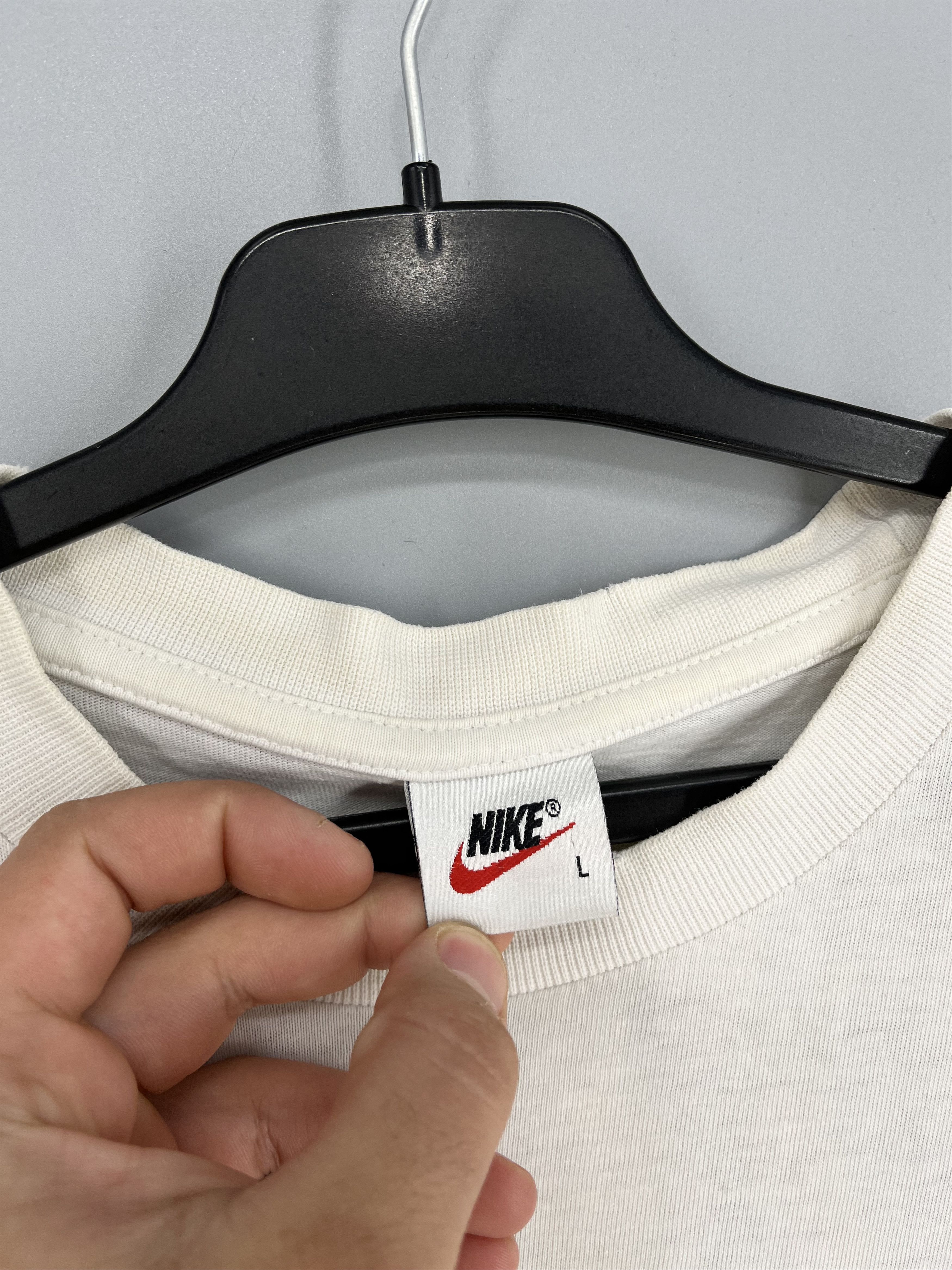 Nike Vintage 90s Nike Basketball T-Shirt Big Swoosh Logo Y2K Size US L / EU 52-54 / 3 - 8 Thumbnail